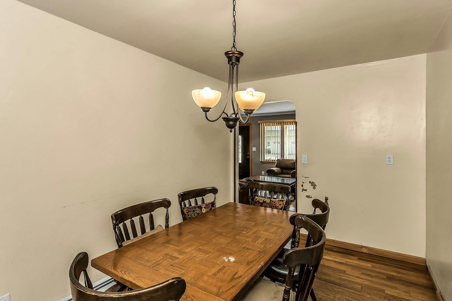 405 N Clinton Avenue, Lindenhurst, NY 11757