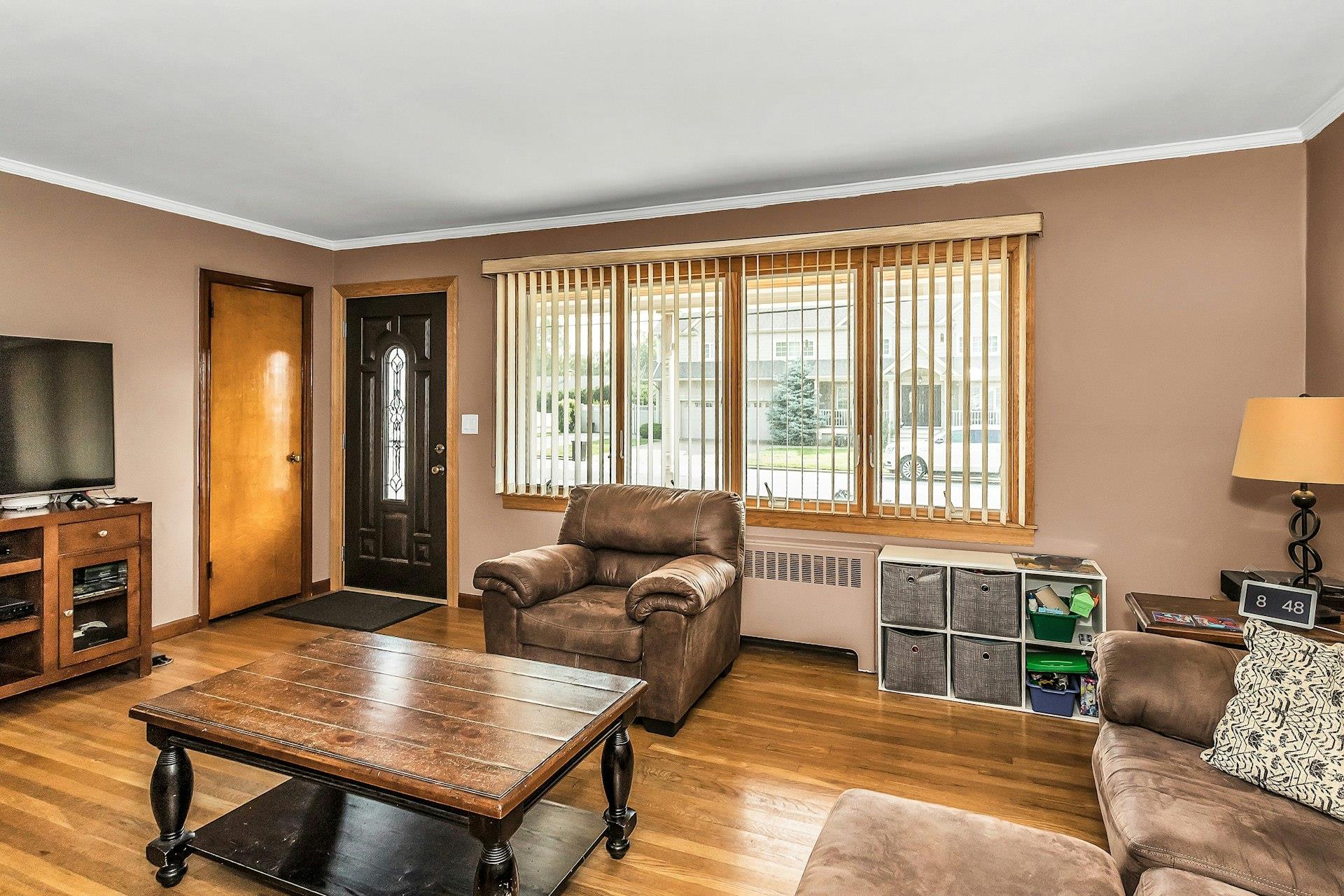 405 N Clinton Avenue, Lindenhurst, NY 11757