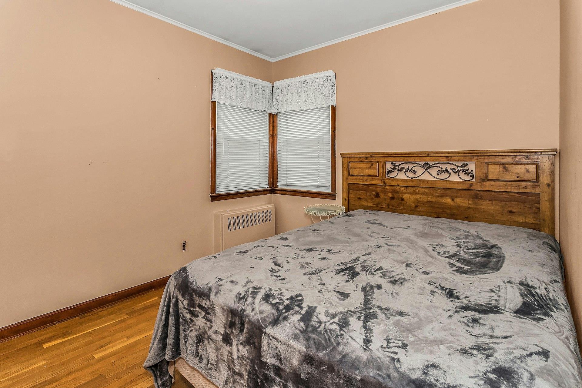 405 N Clinton Avenue, Lindenhurst, NY 11757