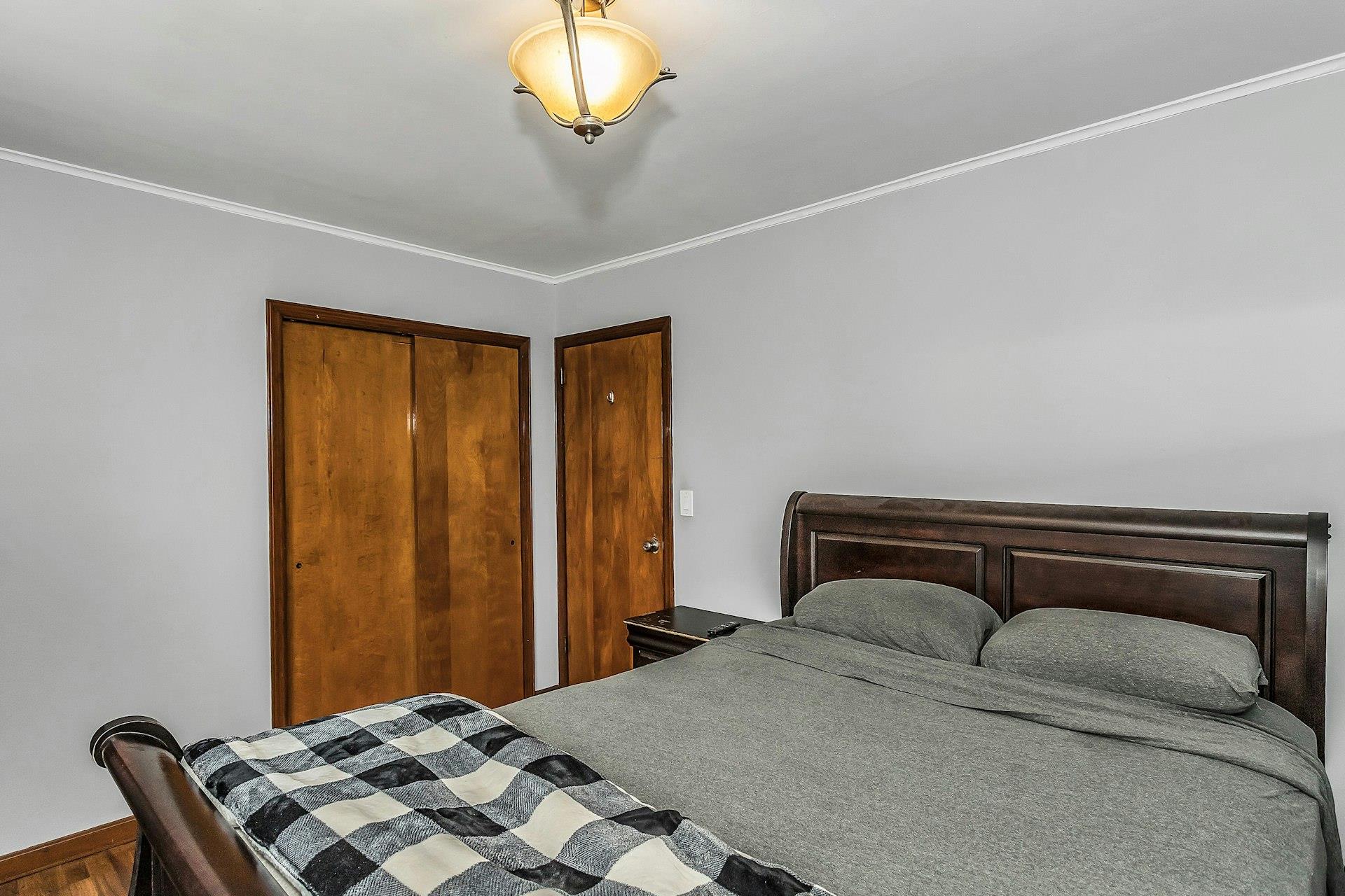 405 N Clinton Avenue, Lindenhurst, NY 11757