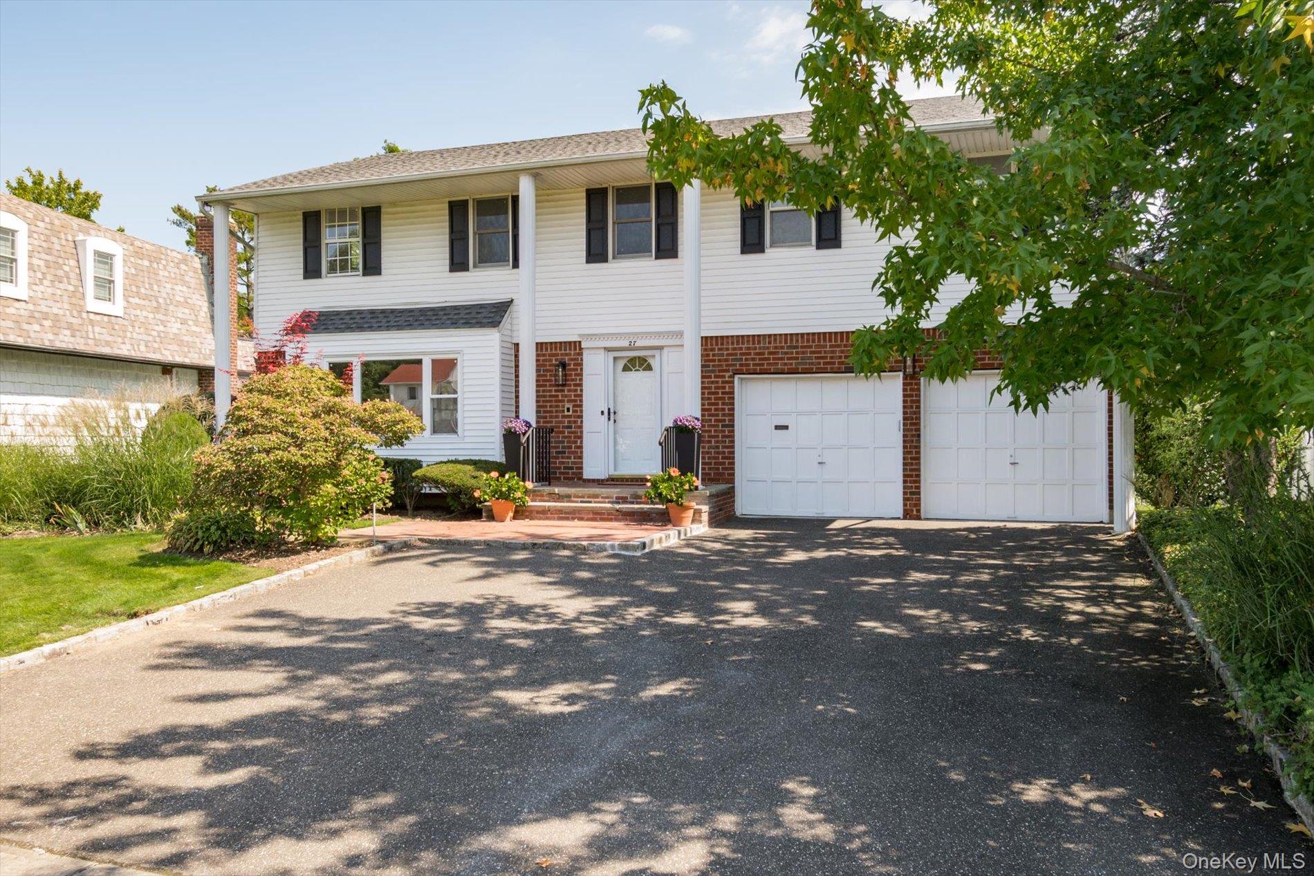 27 Bridle Path, Roslyn, NY 11576