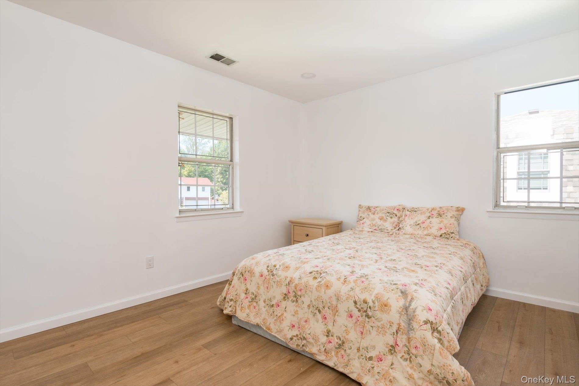 27 Bridle Path, Roslyn, NY 11576