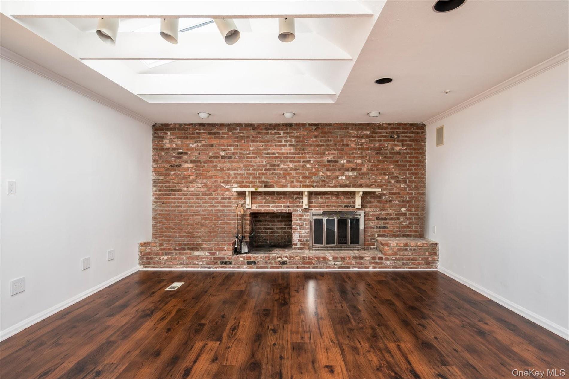 27 Bridle Path, Roslyn, NY 11576