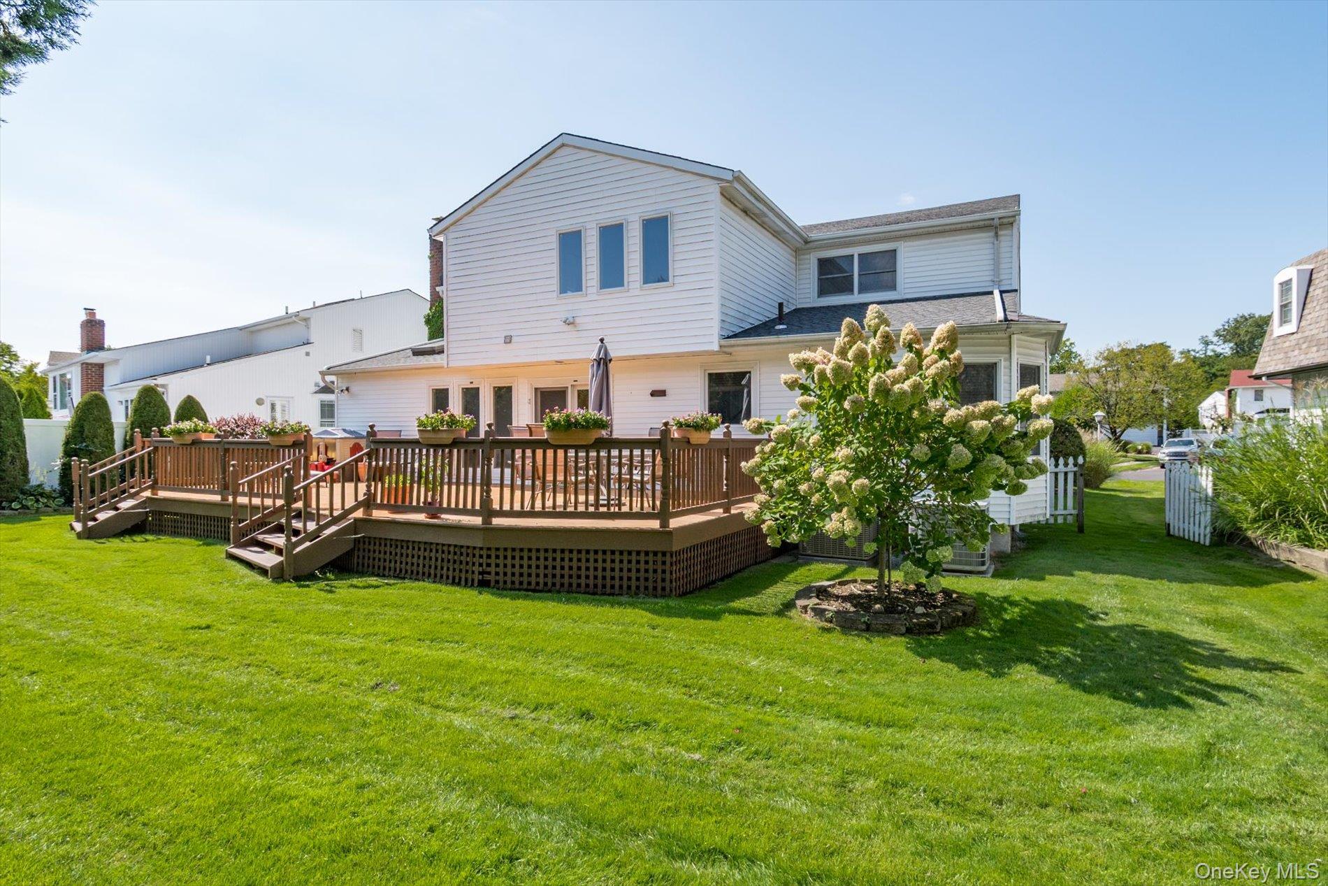 27 Bridle Path, Roslyn, NY 11576