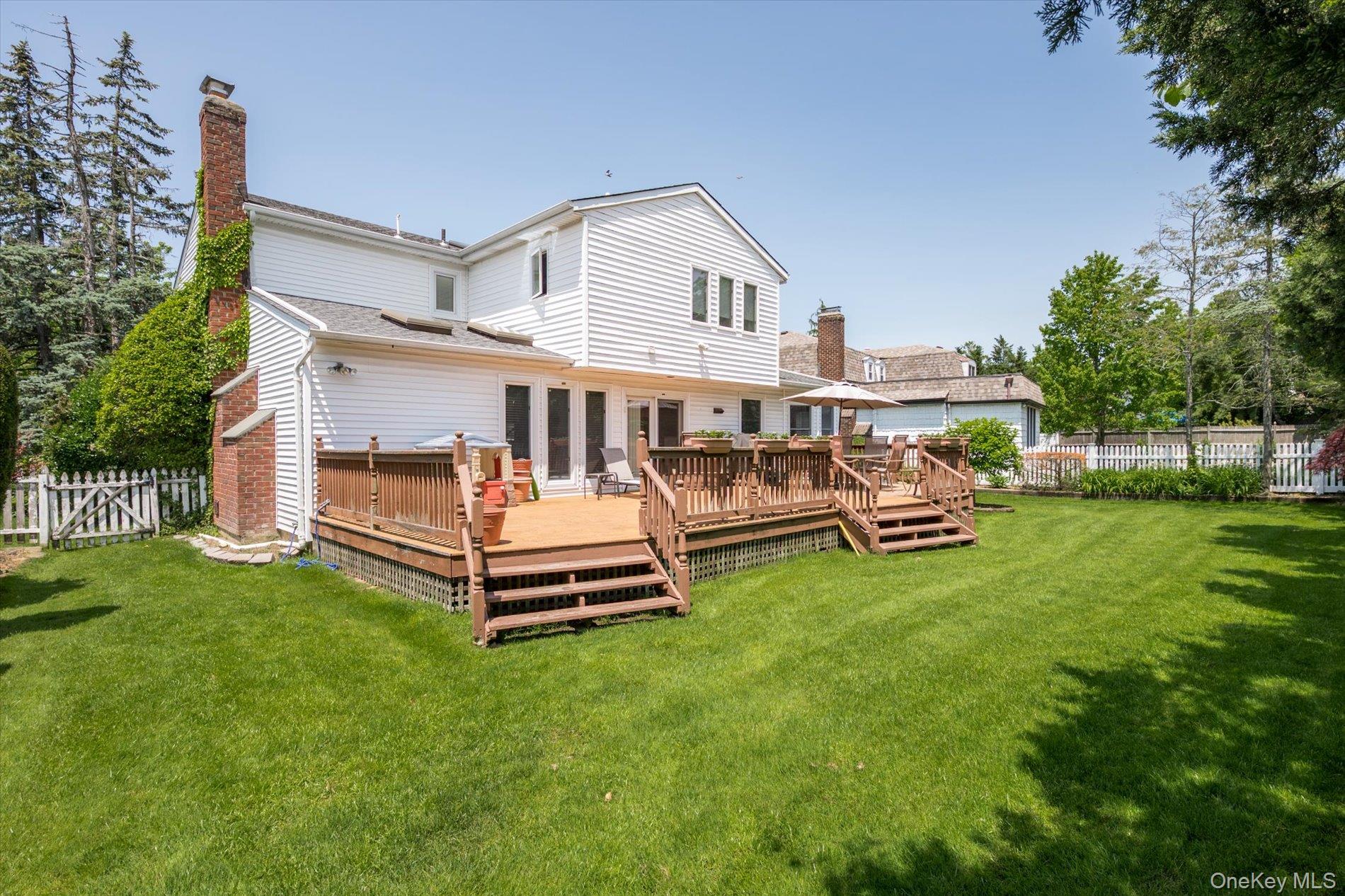 27 Bridle Path, Roslyn, NY 11576