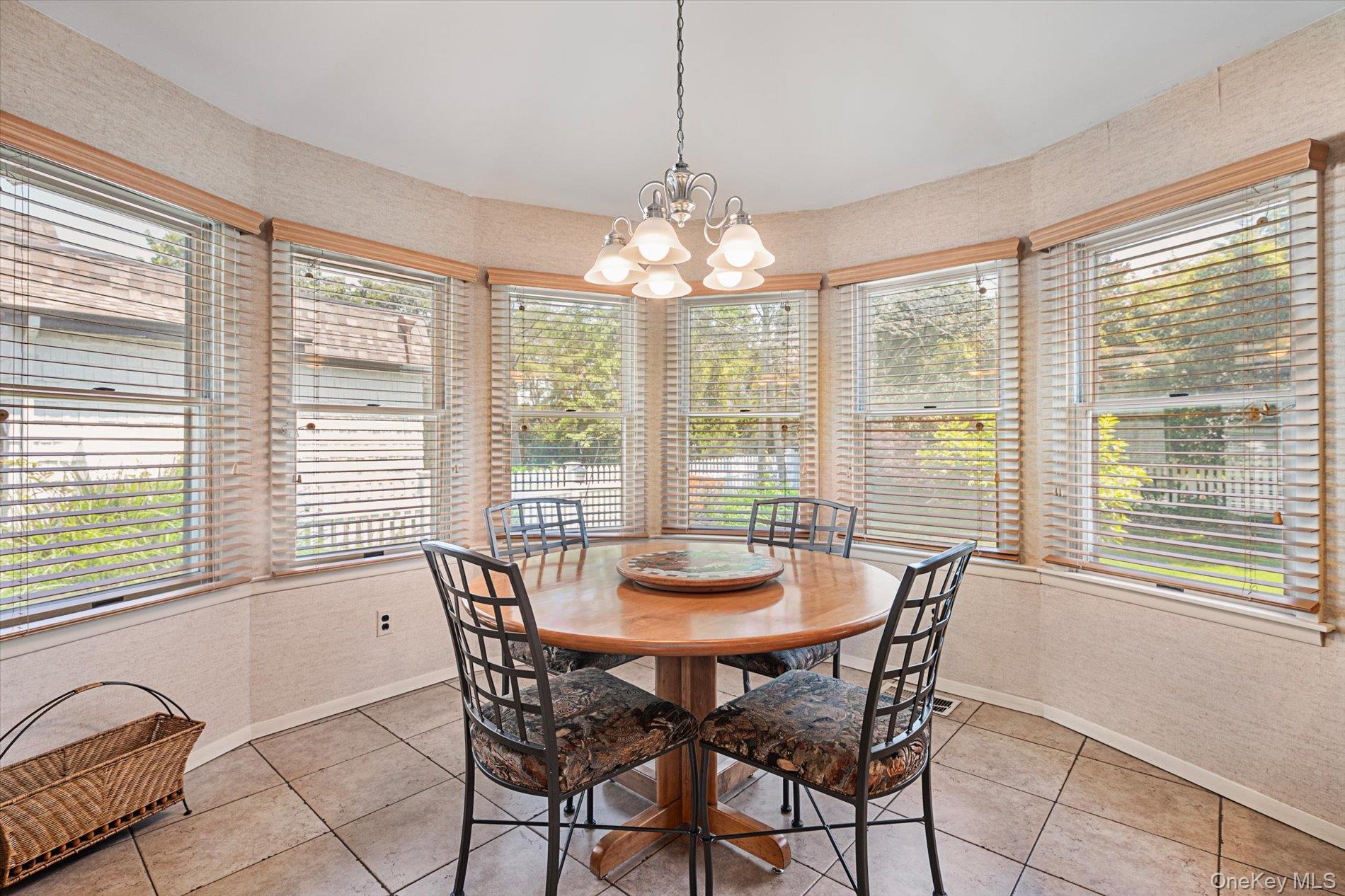 27 Bridle Path, Roslyn, NY 11576