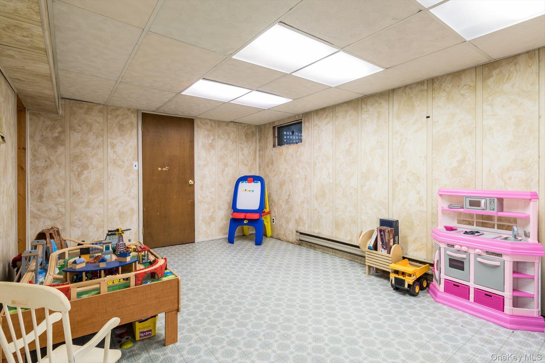 27 Bridle Path, Roslyn, NY 11576