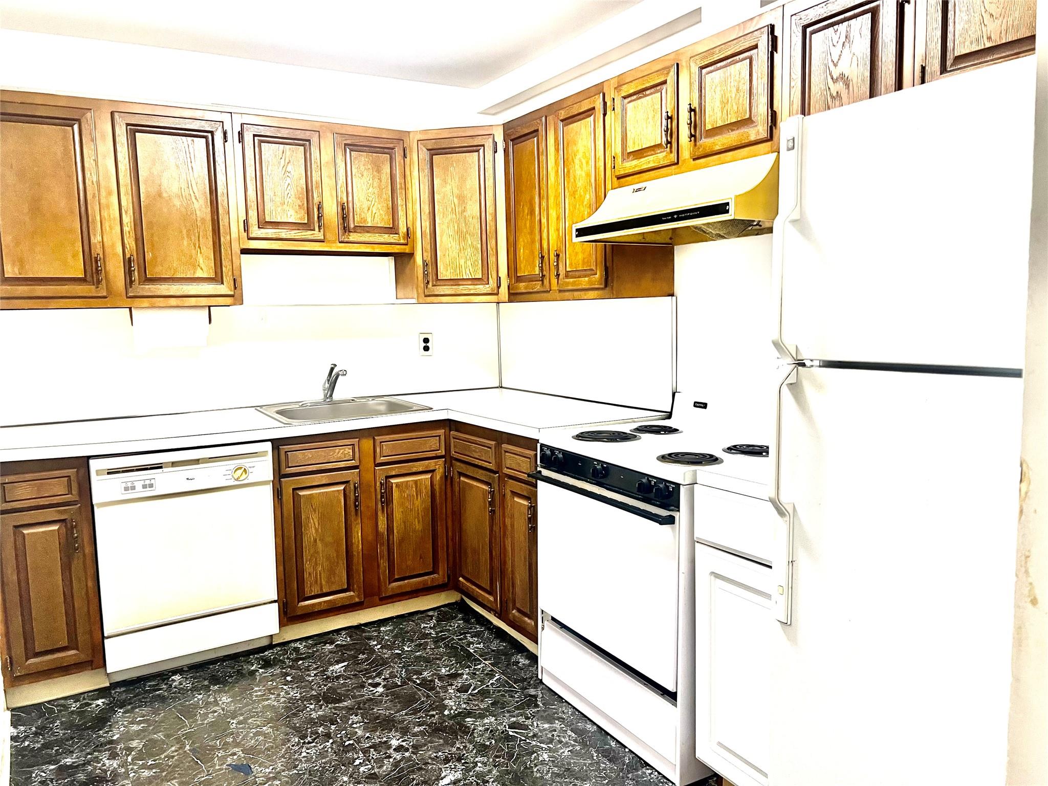 530 Hudson Avenue # A4, Cedarhurst, NY 11516