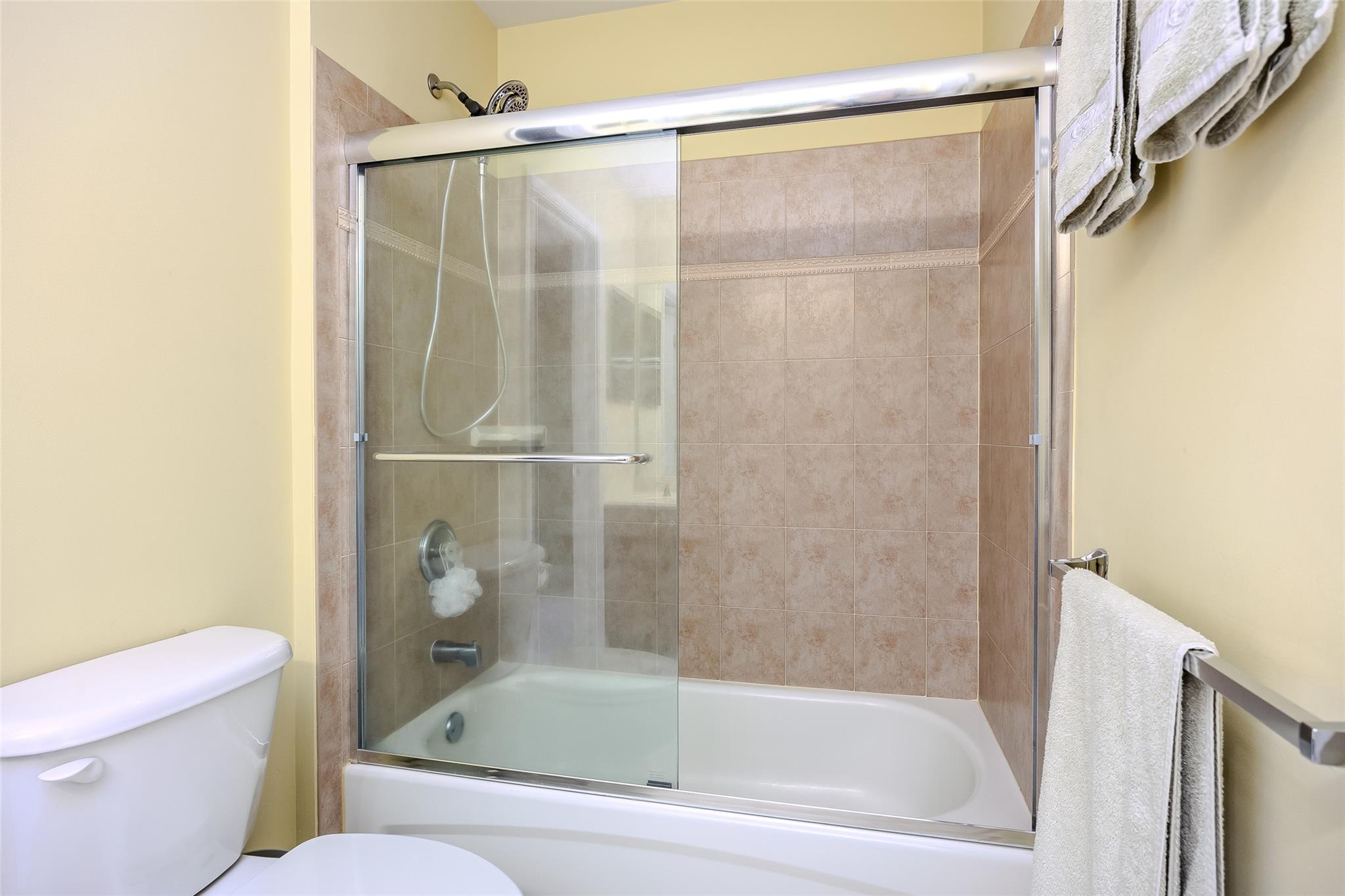 9 Avolet Court, Mount Sinai, NY 11766