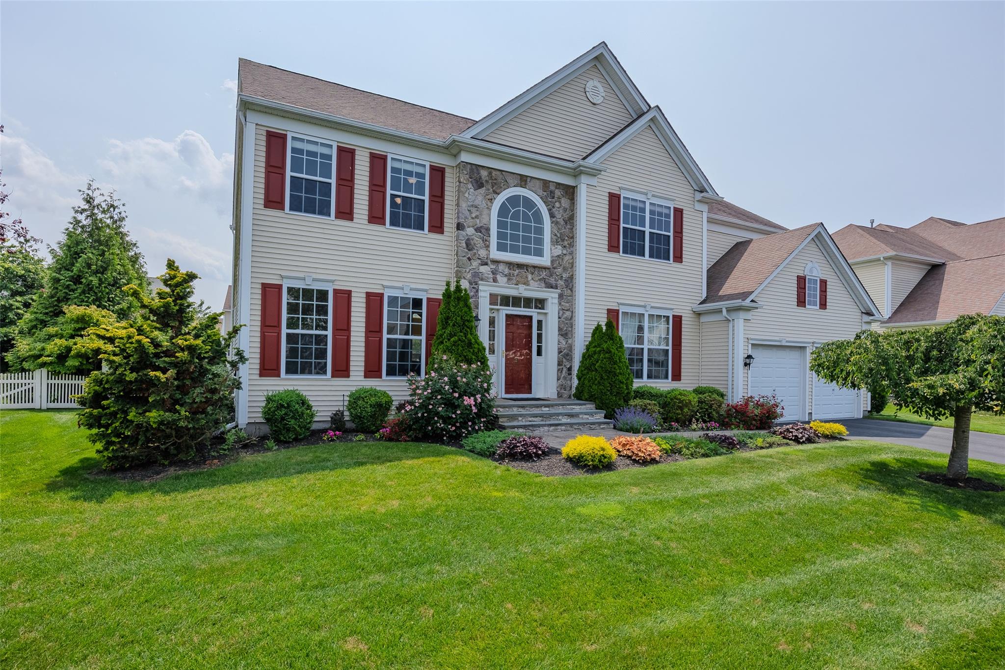 9 Avolet Court, Mount Sinai, NY 11766