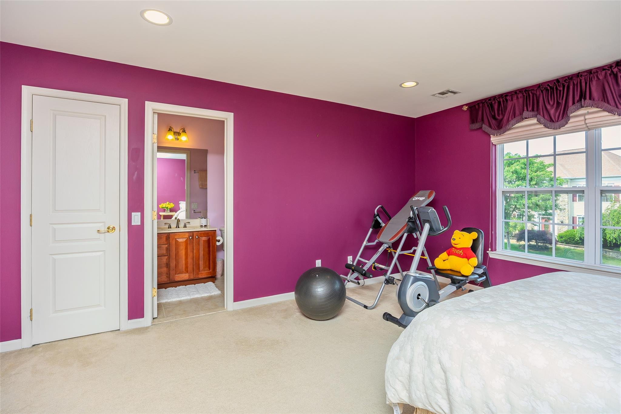 9 Avolet Court, Mount Sinai, NY 11766