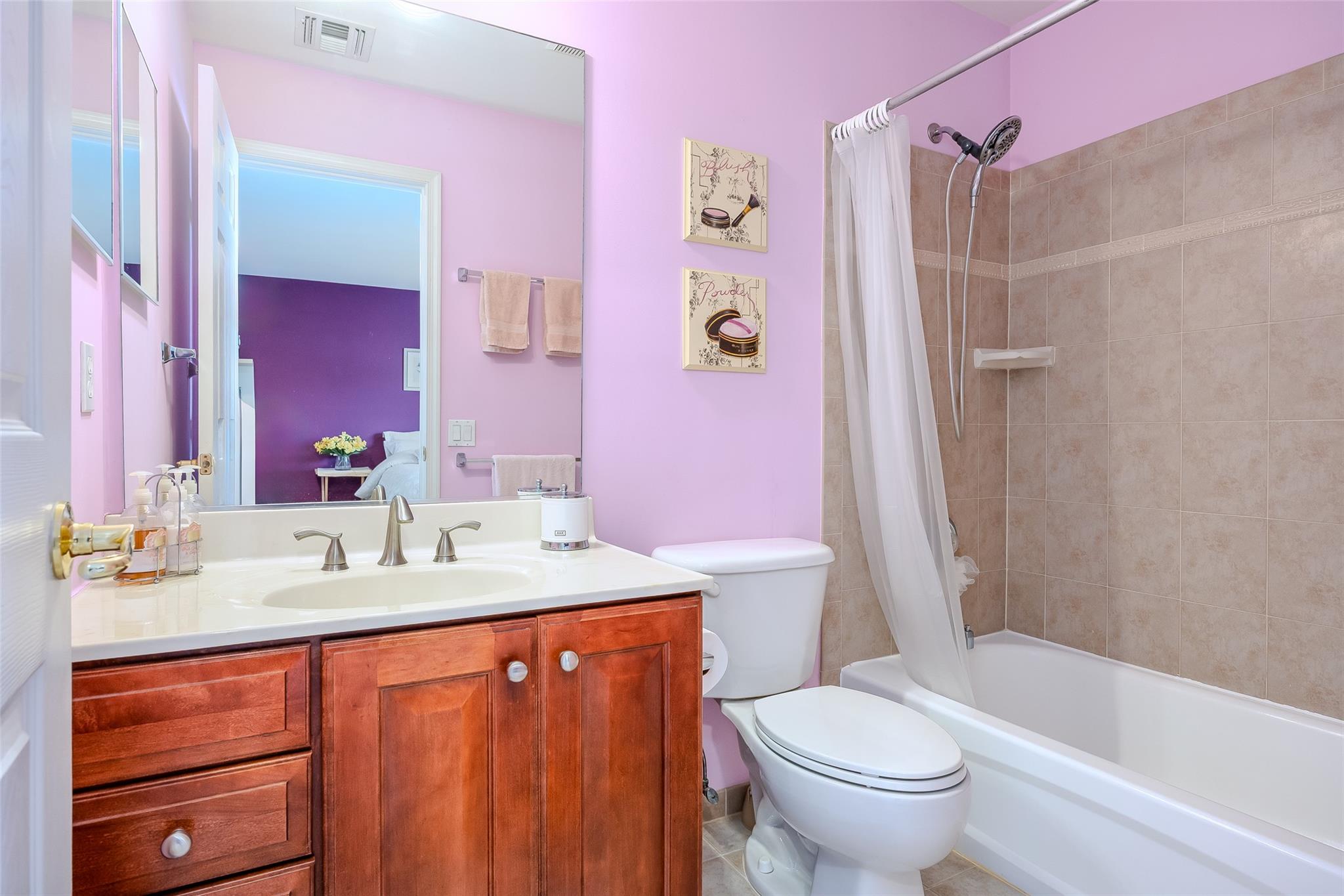 9 Avolet Court, Mount Sinai, NY 11766