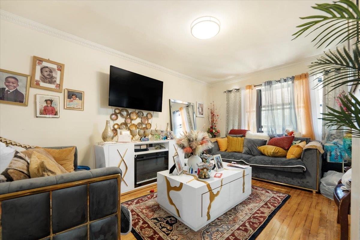 4352 Baychester Avenue, Bronx, NY 10466