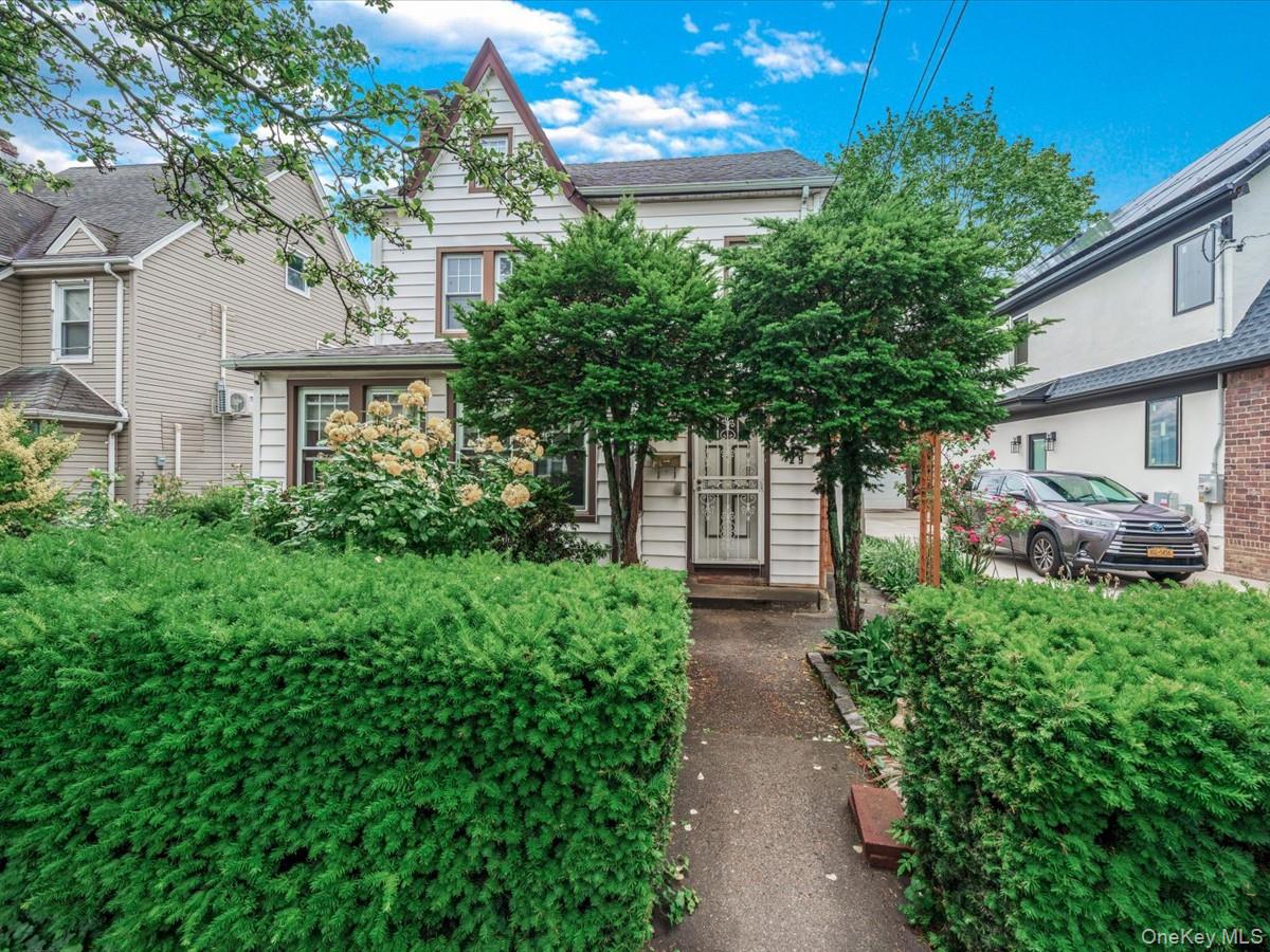29 Jayson Avenue, Great Neck, NY 11021