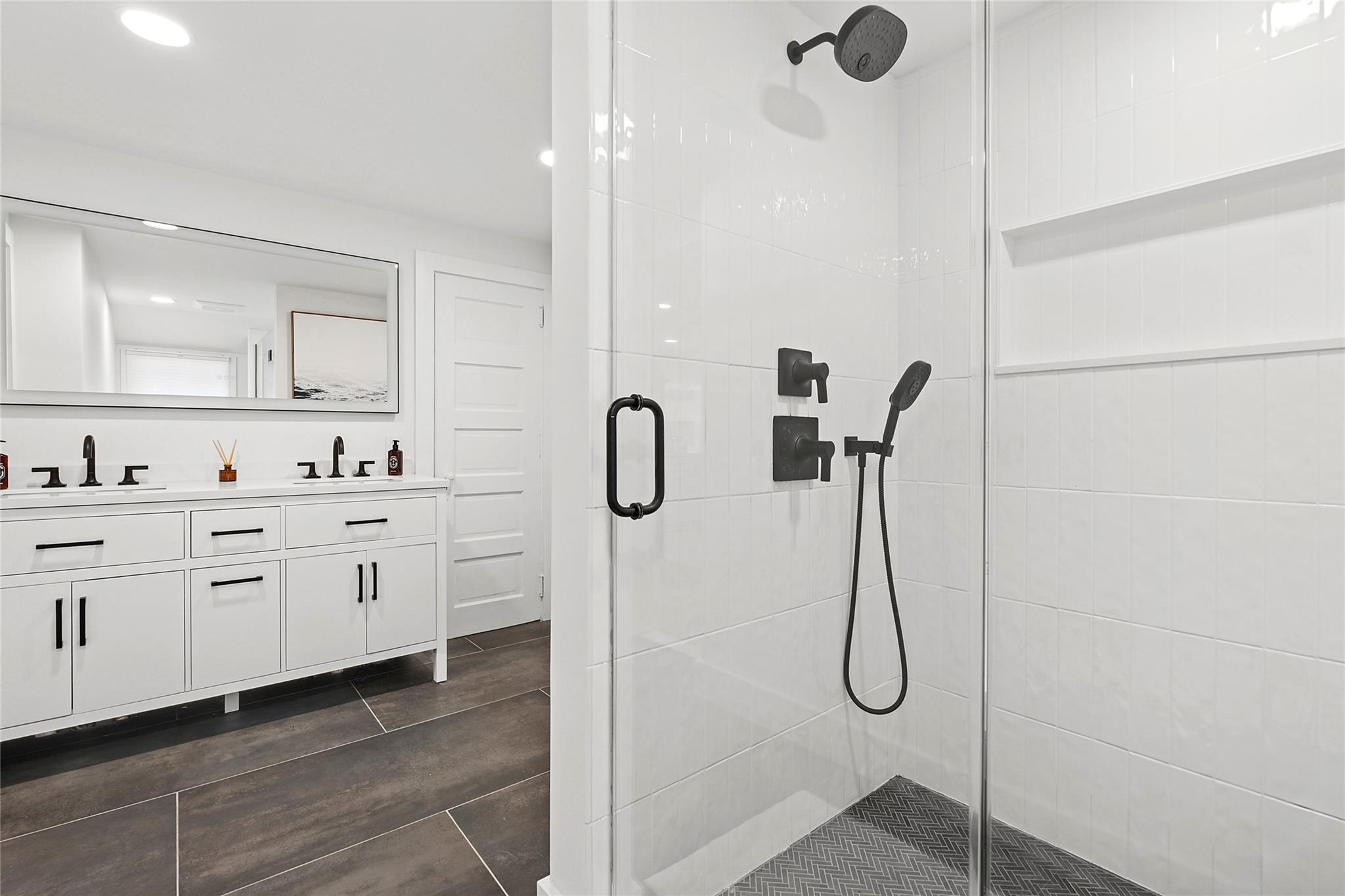 35 Woodland Avenue # Apartment 2, Westhampton Beach, NY 11978