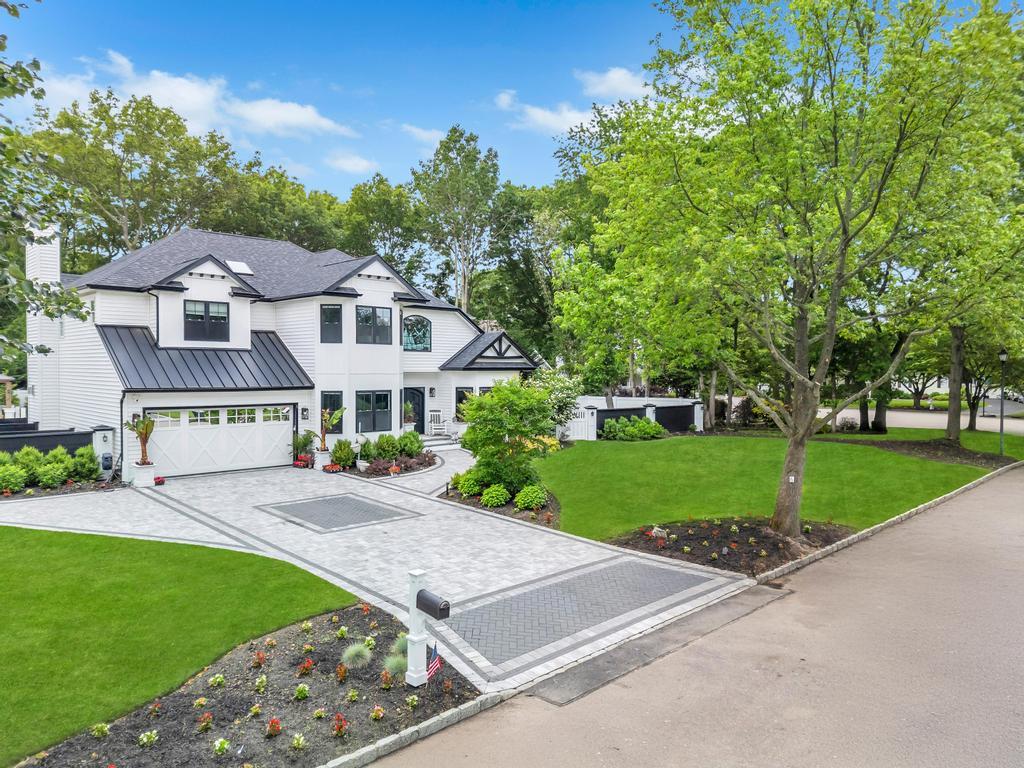 6 Premier Court, Nesconset, NY 11767