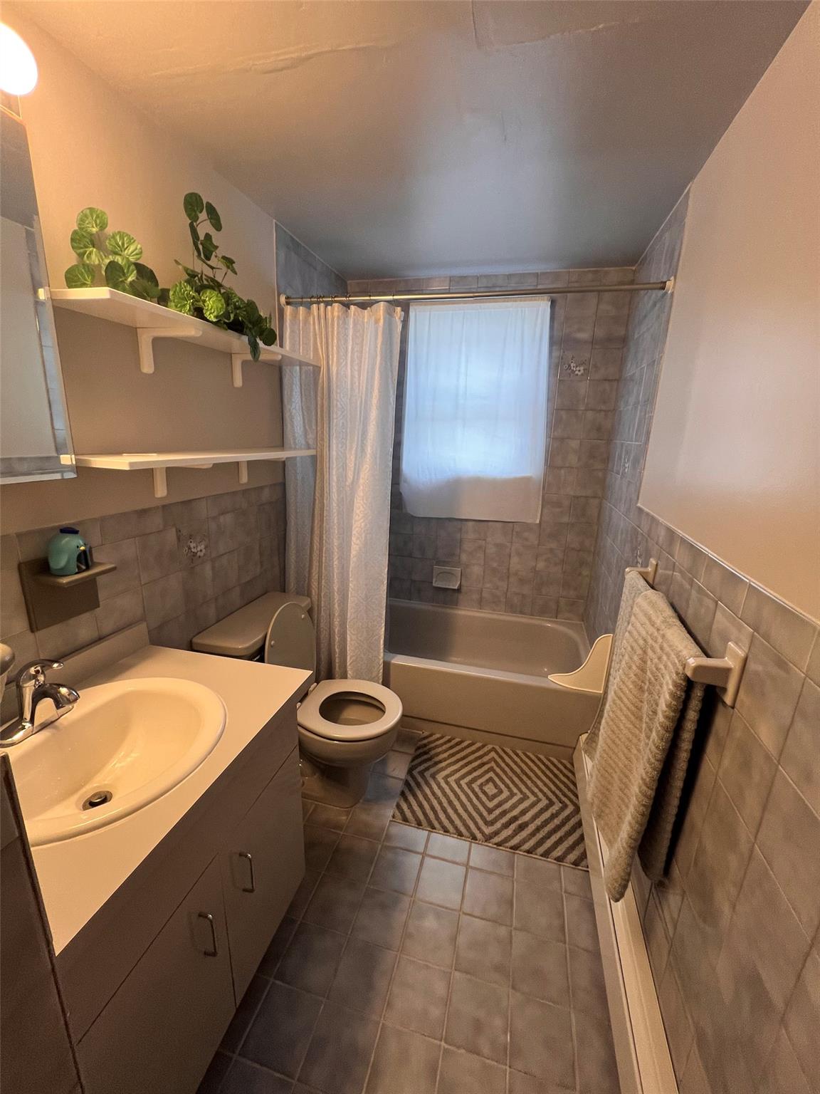 44 Cherry Lane, Carle Place, NY 11514