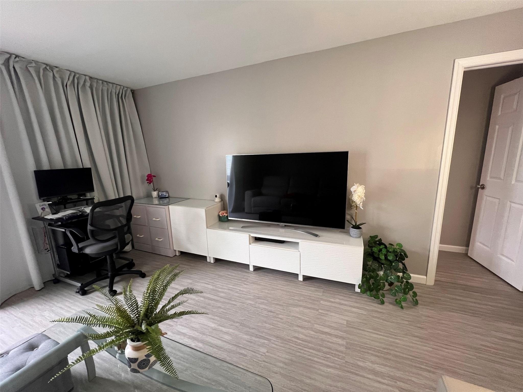 44 Cherry Lane, Carle Place, NY 11514