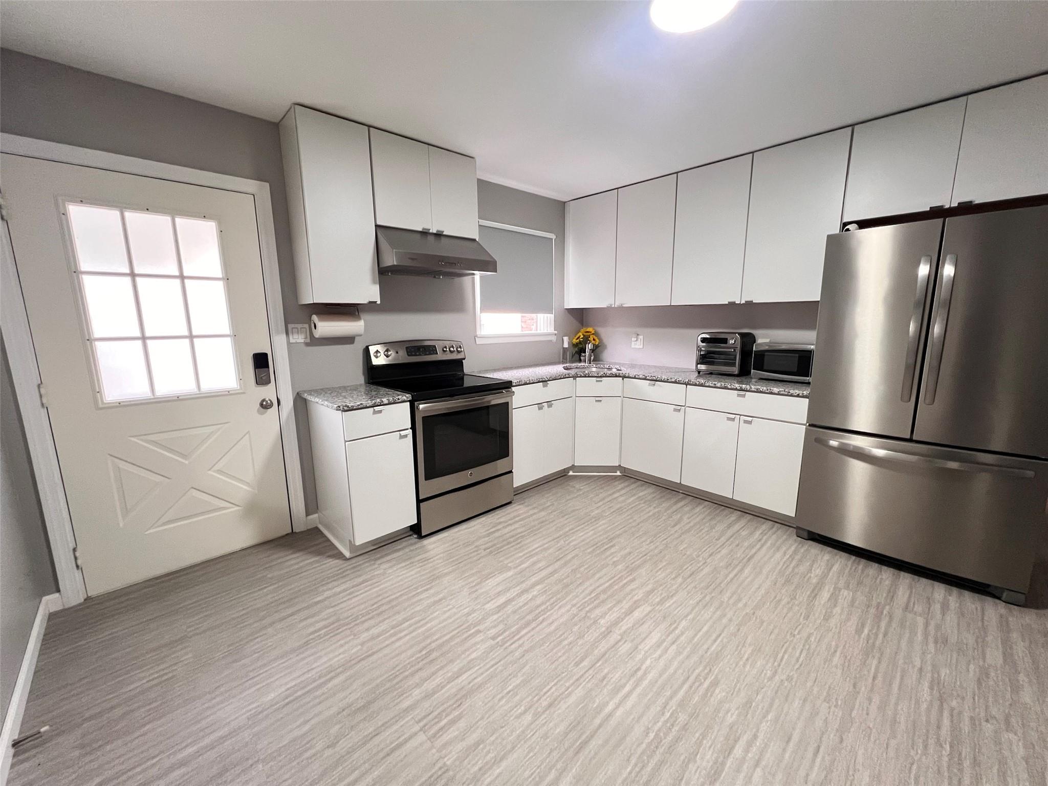 44 Cherry Lane, Carle Place, NY 11514