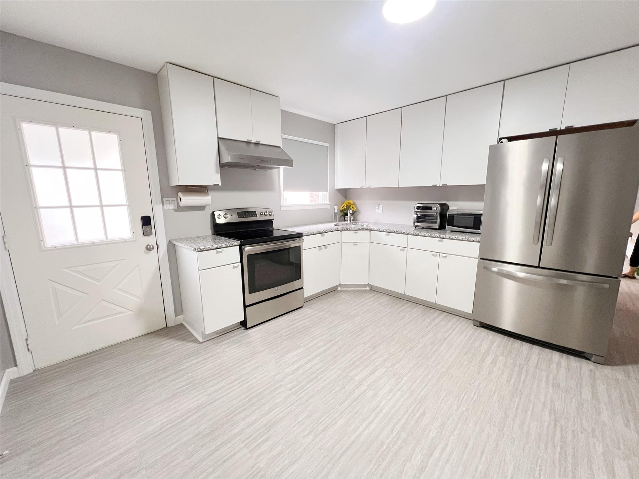 44 Cherry Lane, Carle Place, NY 11514