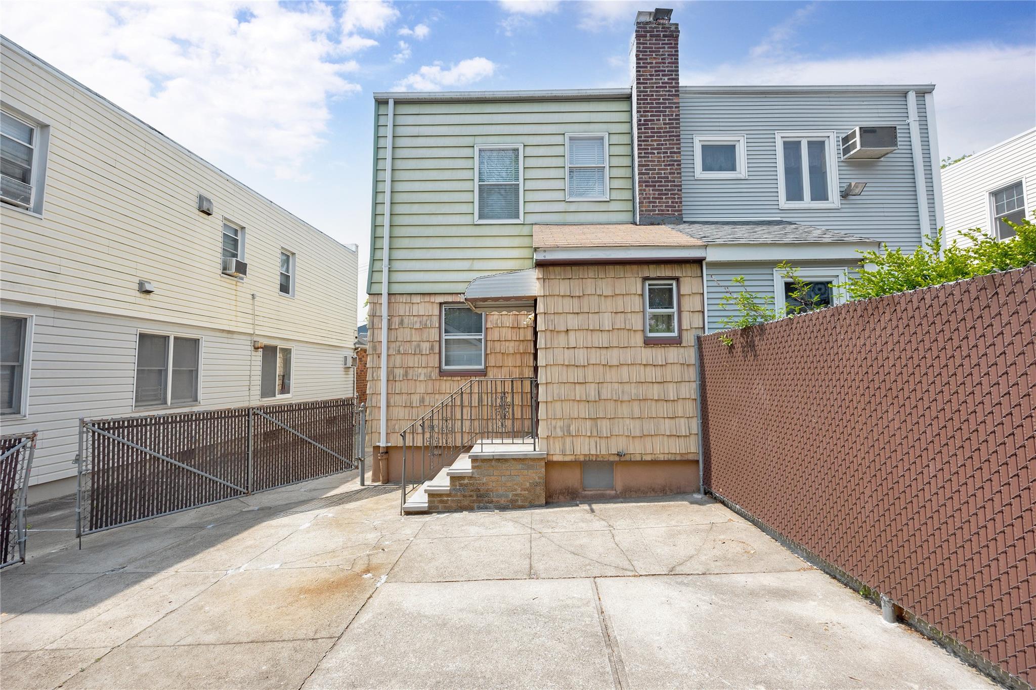 6438 60th Road, Maspeth, NY 11378