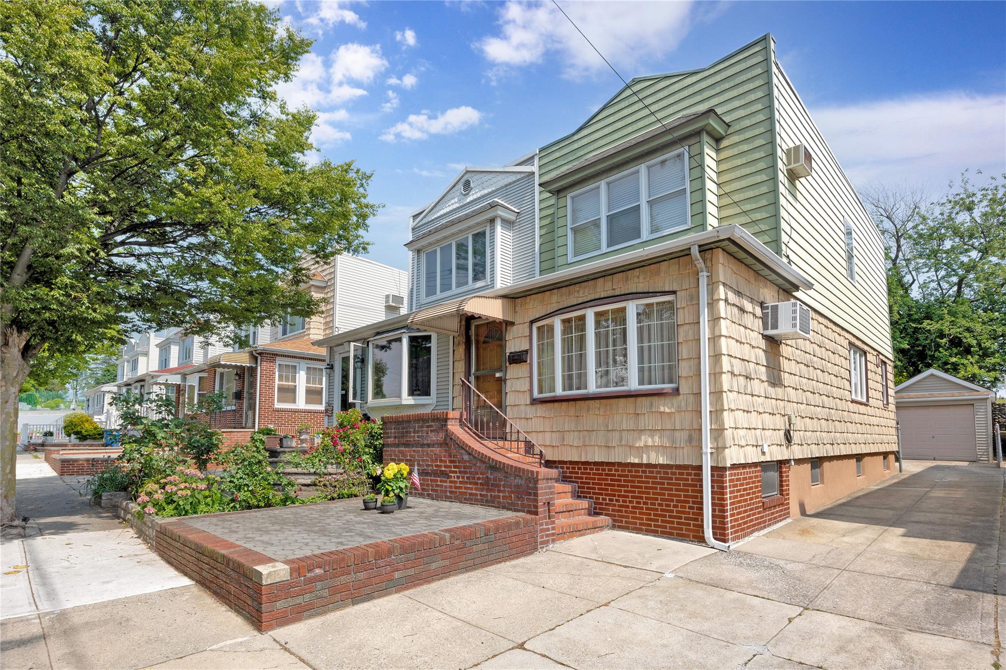 6438 60th Road, Maspeth, NY 11378