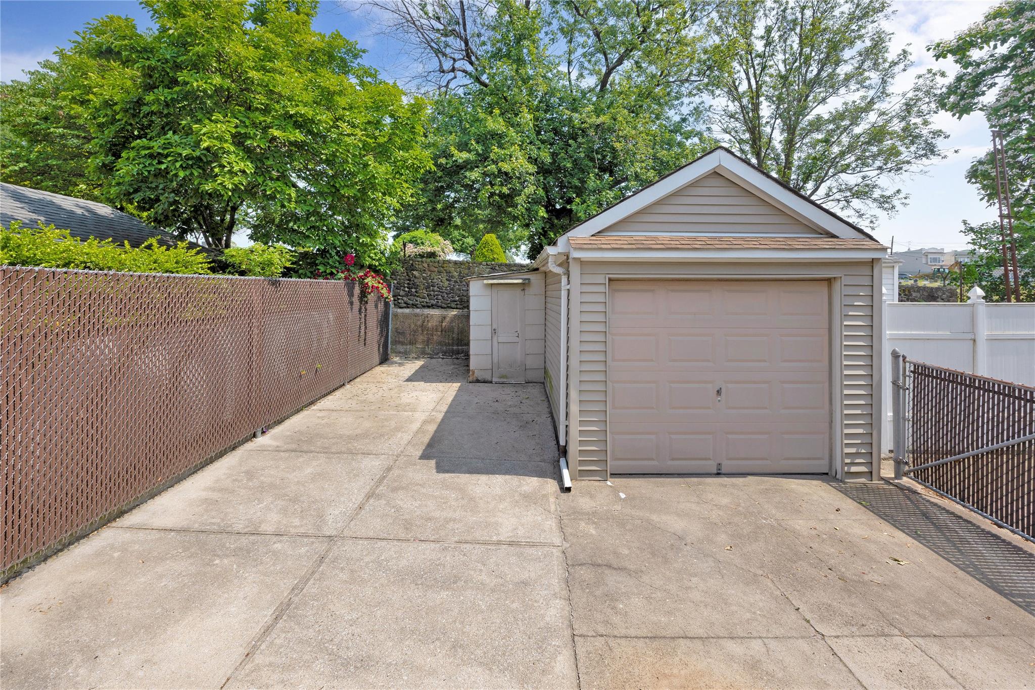 6438 60th Road, Maspeth, NY 11378