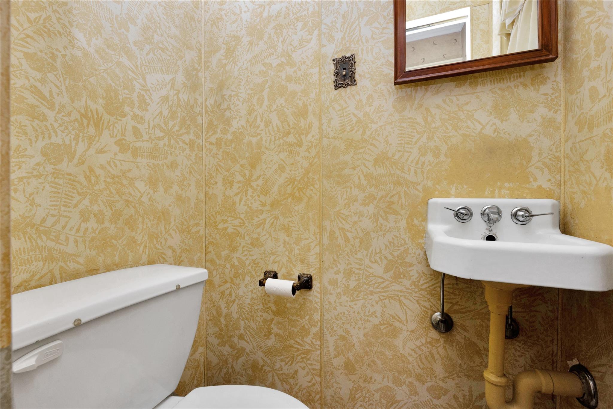 6438 60th Road, Maspeth, NY 11378
