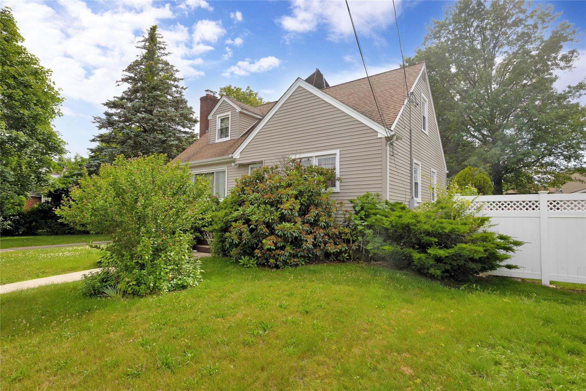 602 Leonard Avenue, Uniondale, NY 11553