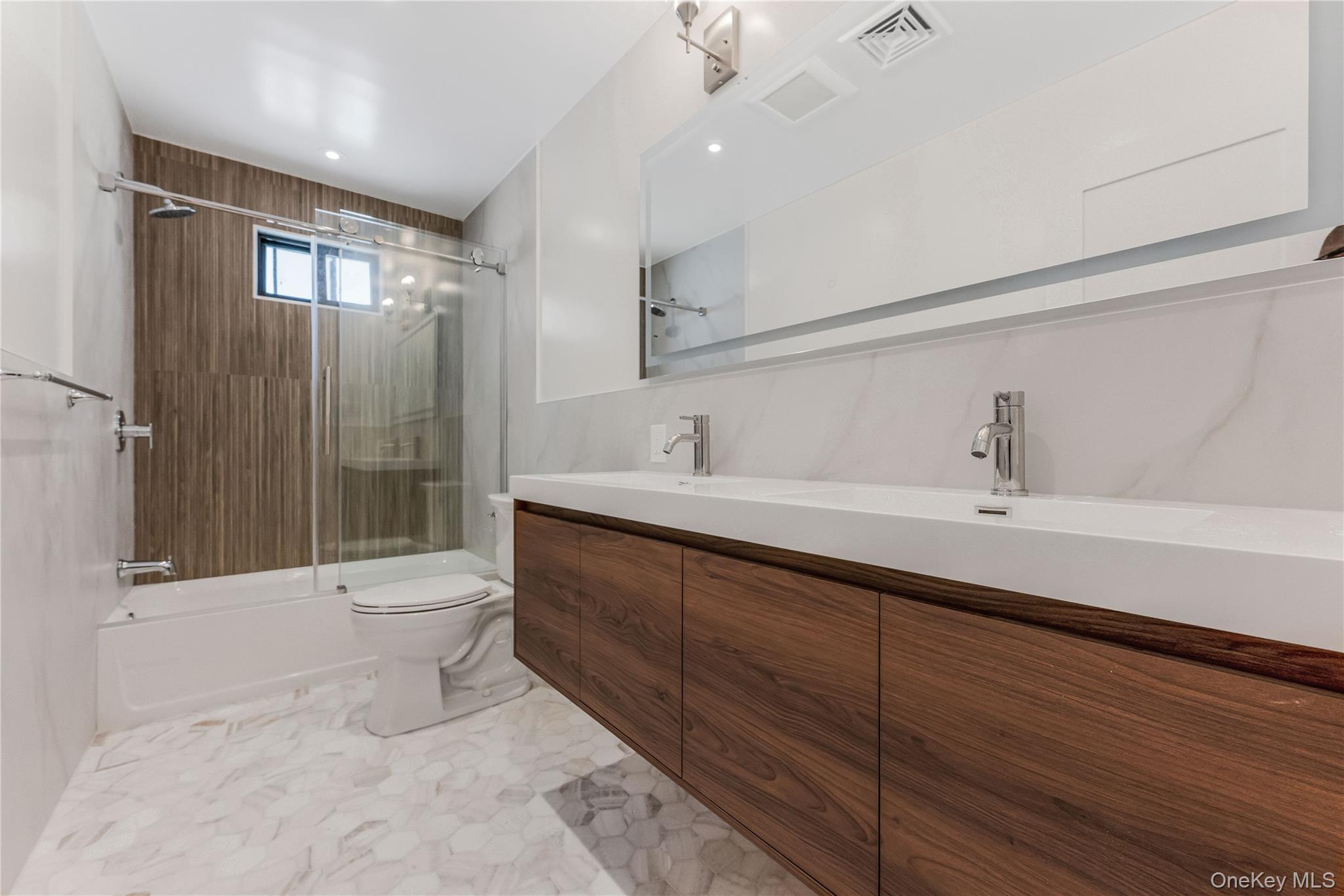 41 Madison Avenue, New Hyde Park, NY 11040