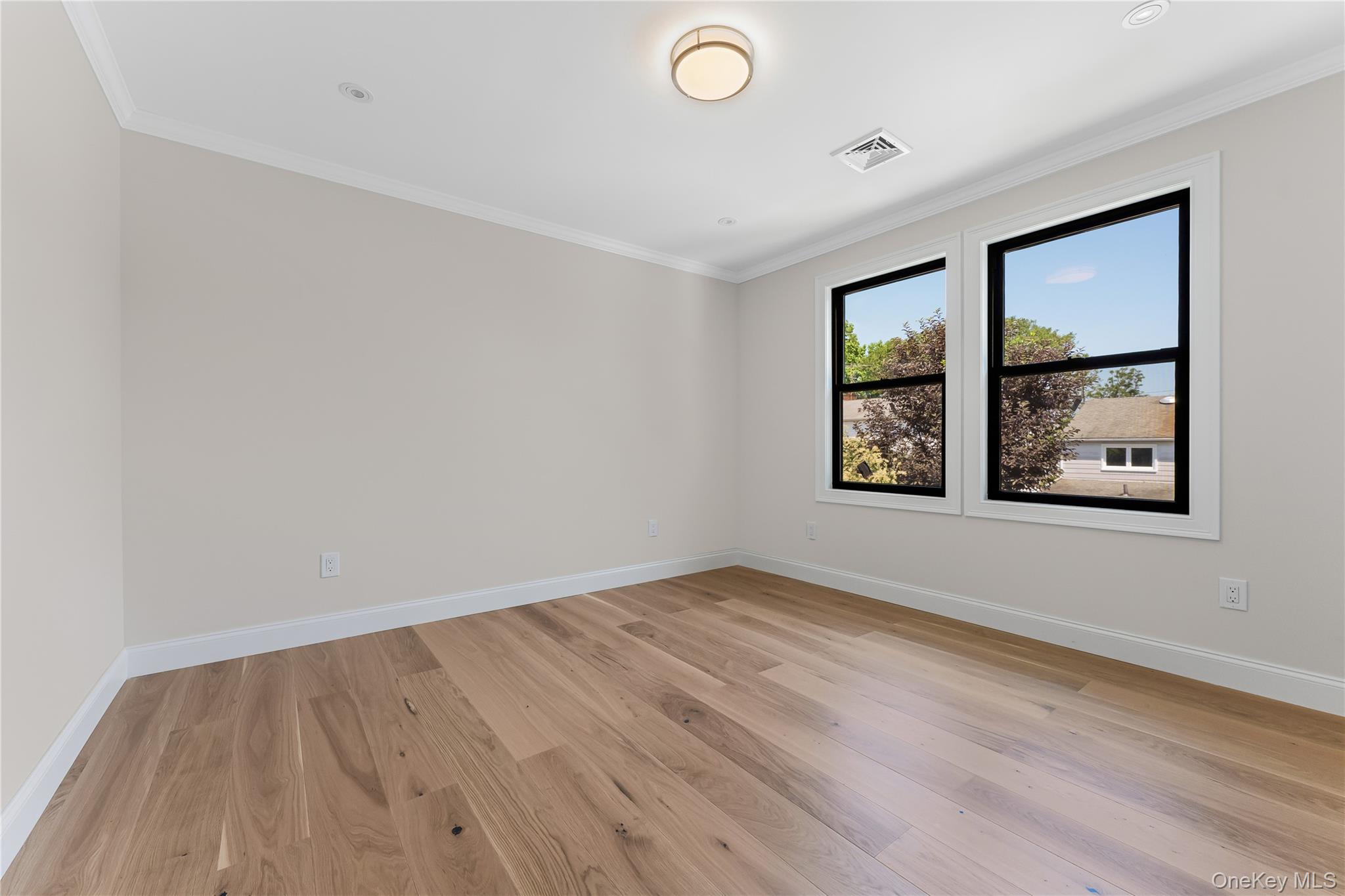 41 Madison Avenue, New Hyde Park, NY 11040