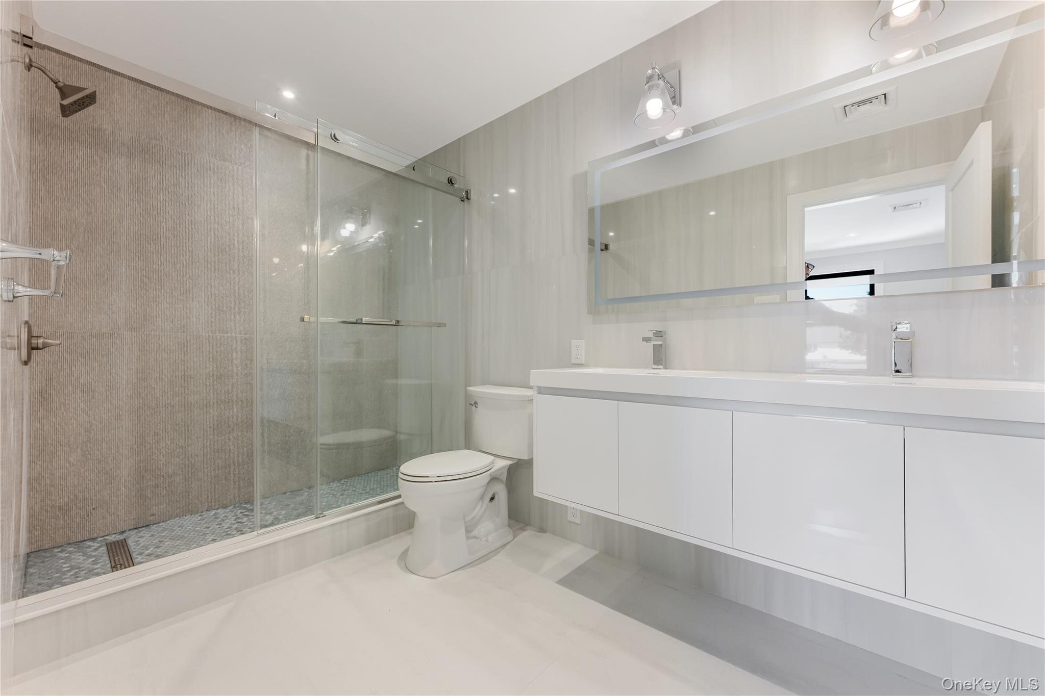 41 Madison Avenue, New Hyde Park, NY 11040