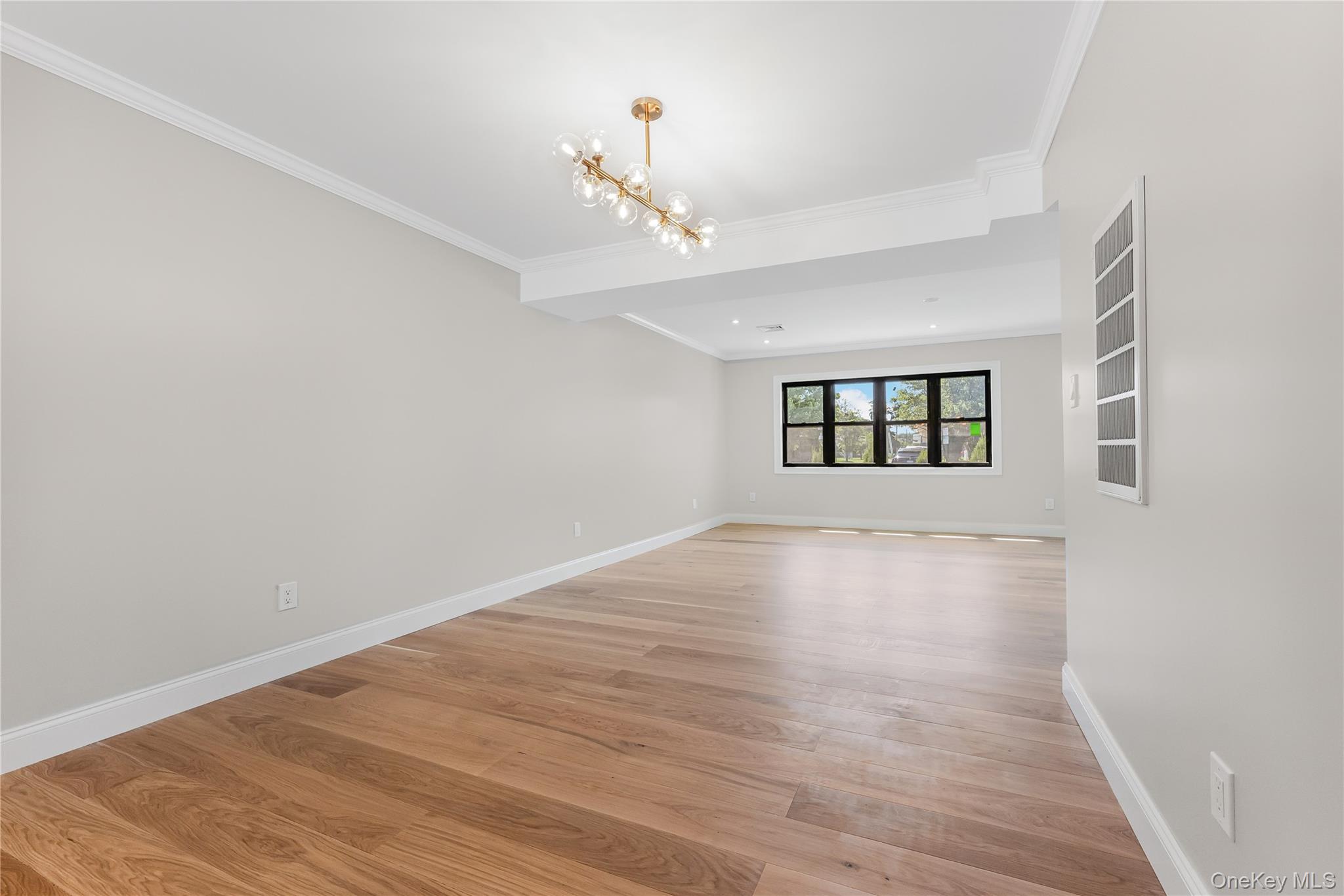 41 Madison Avenue, New Hyde Park, NY 11040