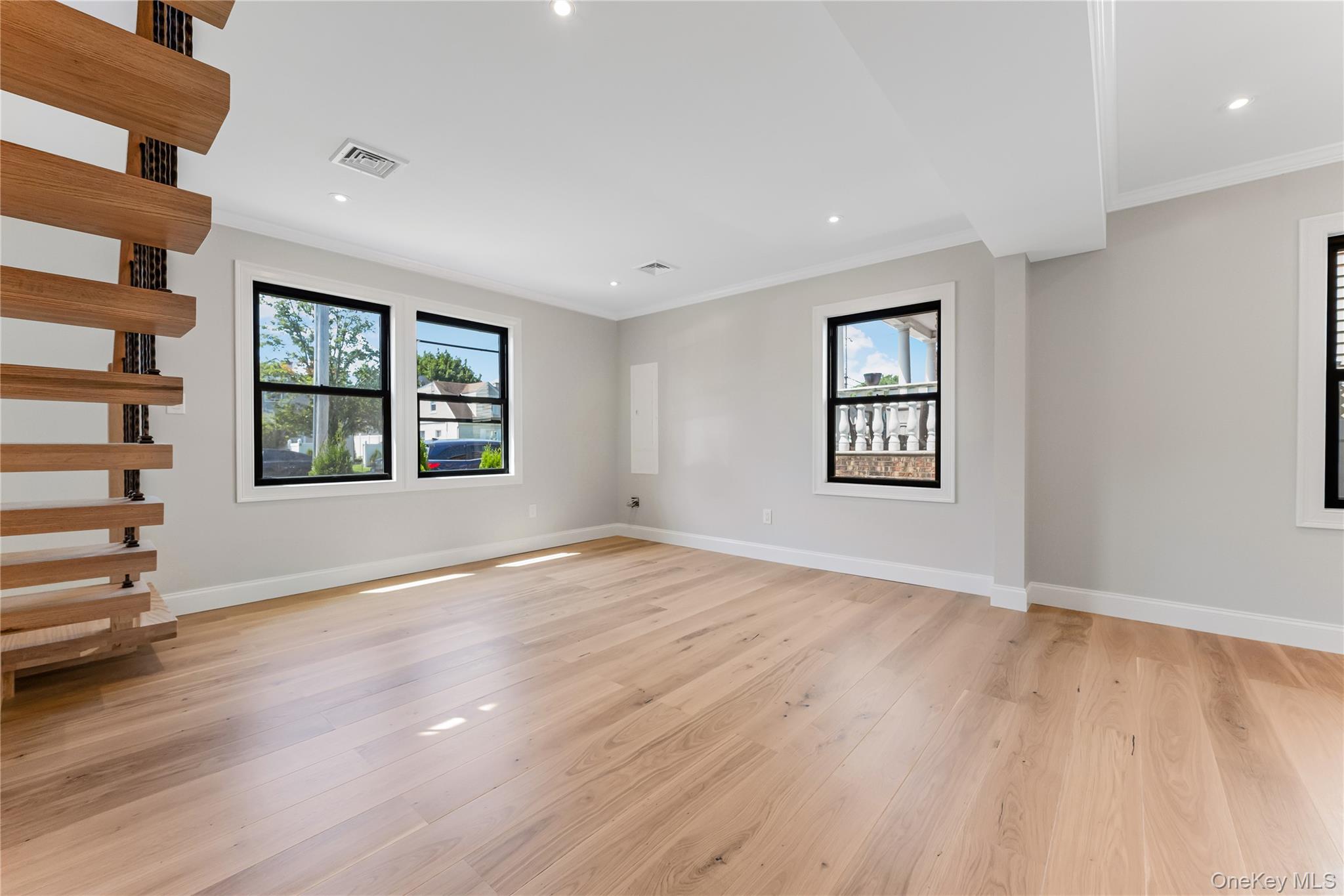 41 Madison Avenue, New Hyde Park, NY 11040