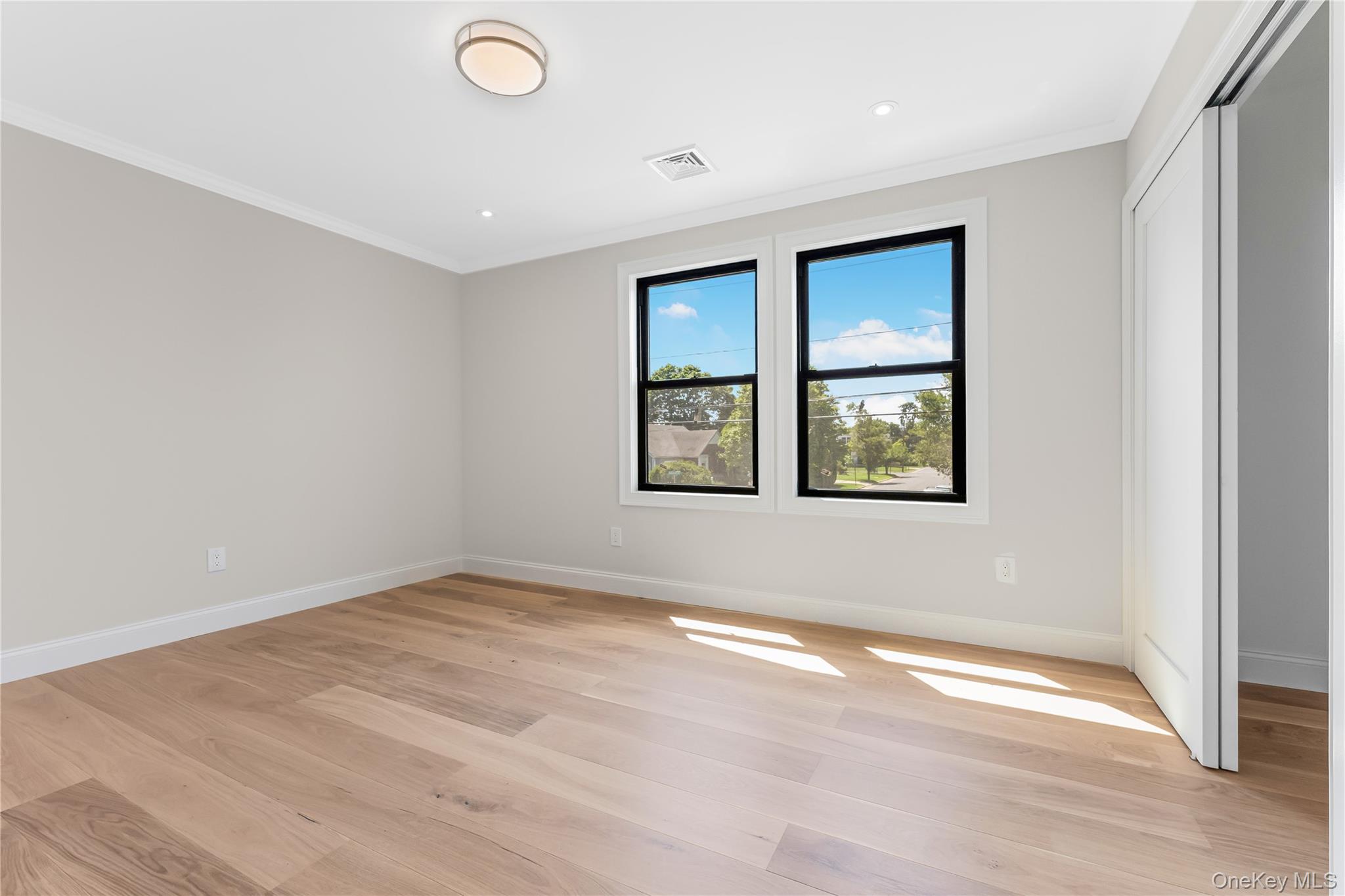 41 Madison Avenue, New Hyde Park, NY 11040