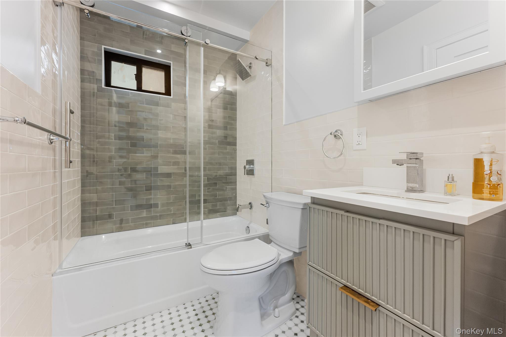 41 Madison Avenue, New Hyde Park, NY 11040