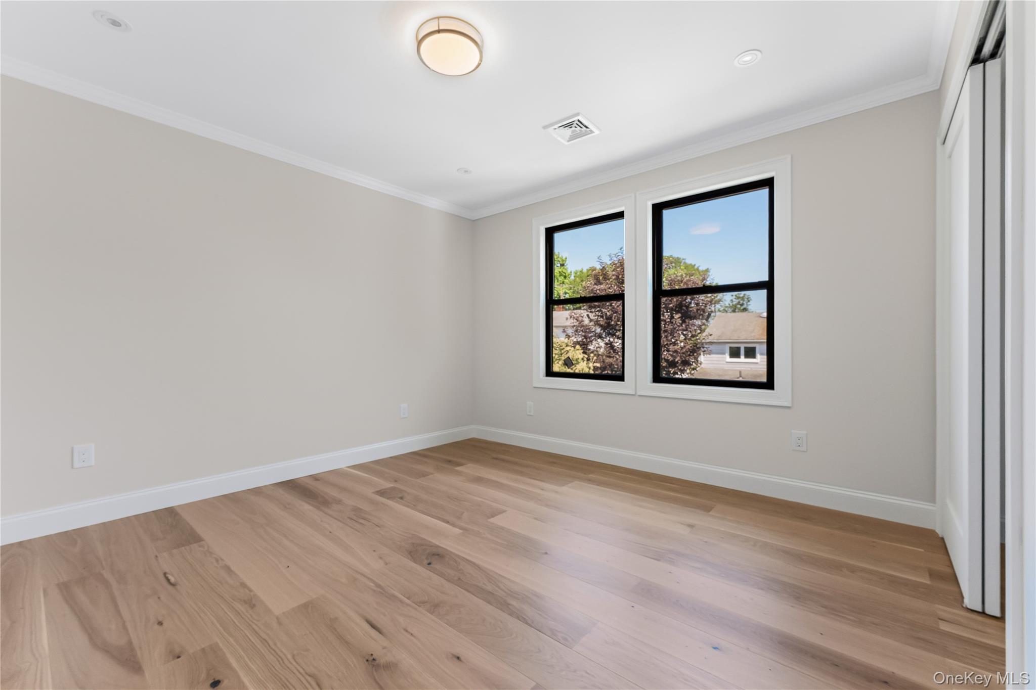 41 Madison Avenue, New Hyde Park, NY 11040