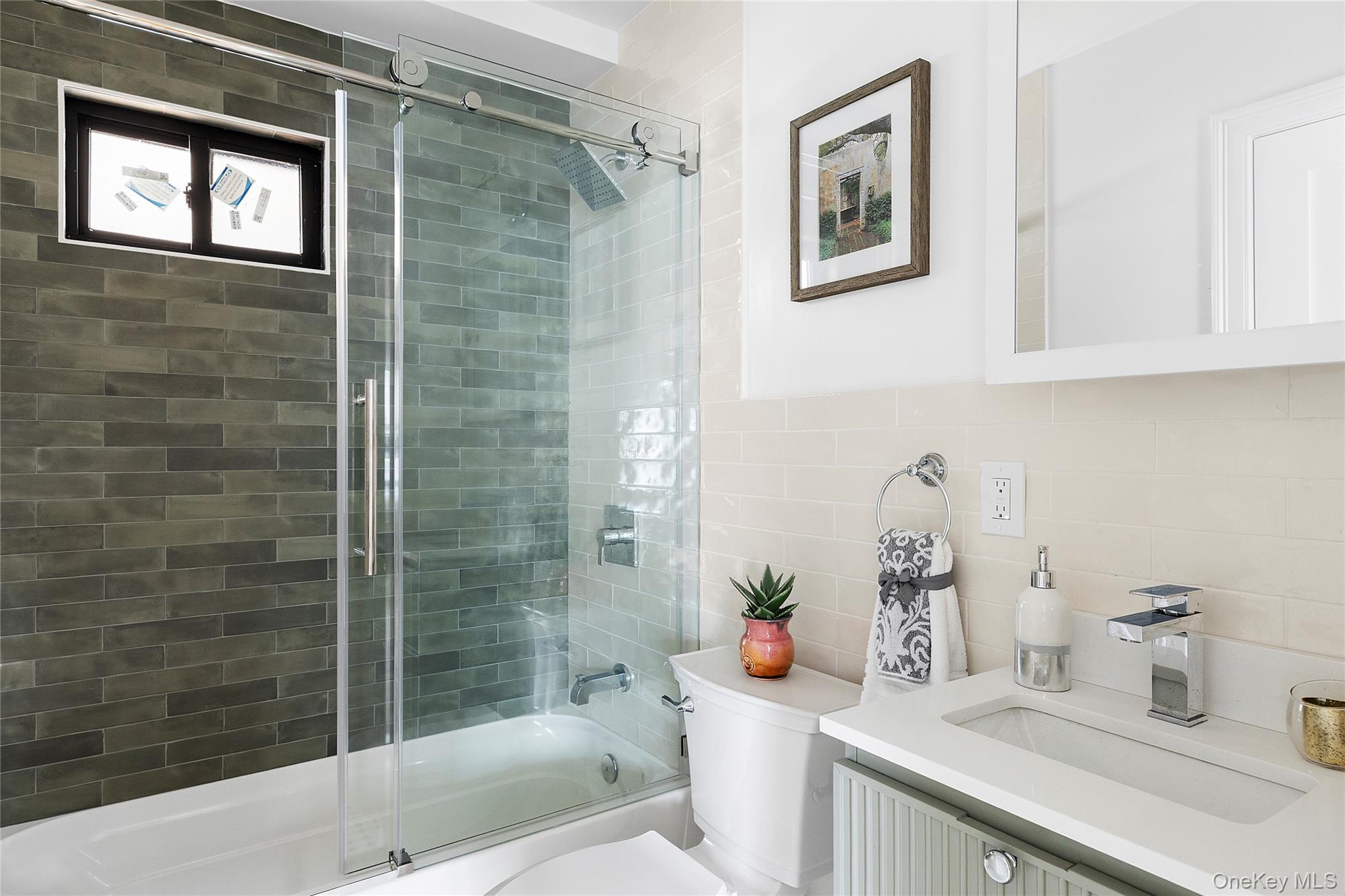 41 Madison Avenue, New Hyde Park, NY 11040