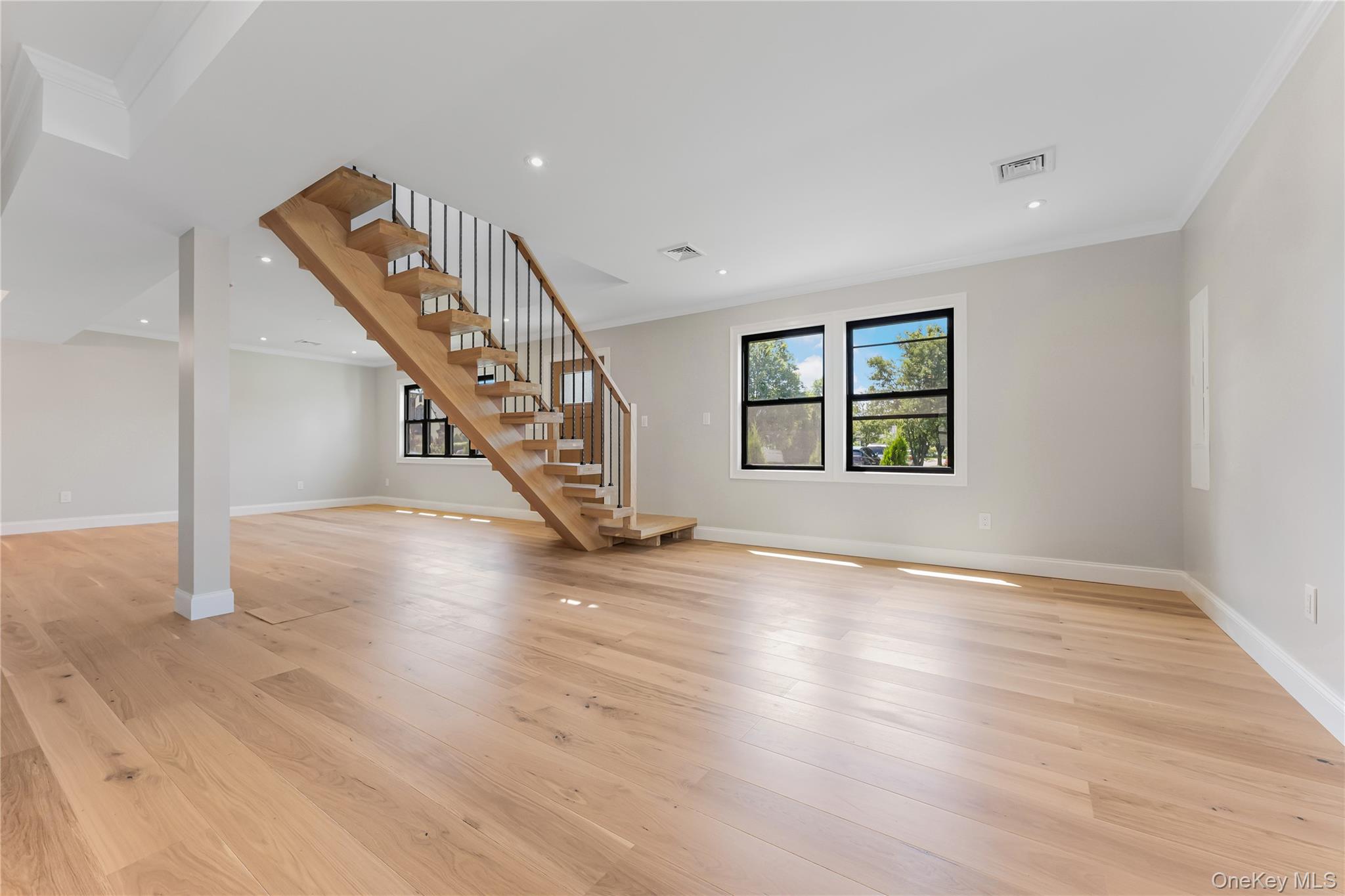 41 Madison Avenue, New Hyde Park, NY 11040