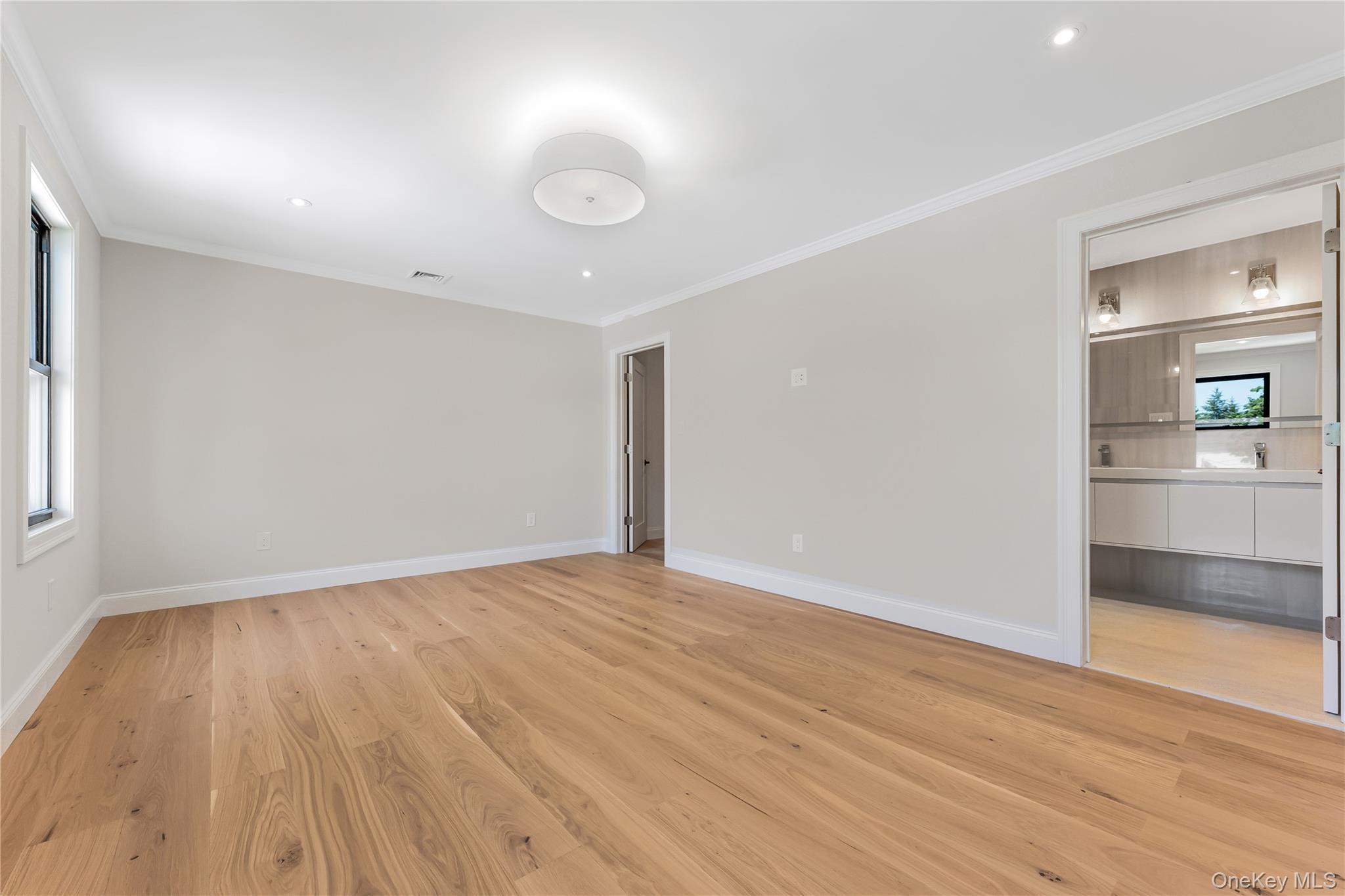 41 Madison Avenue, New Hyde Park, NY 11040