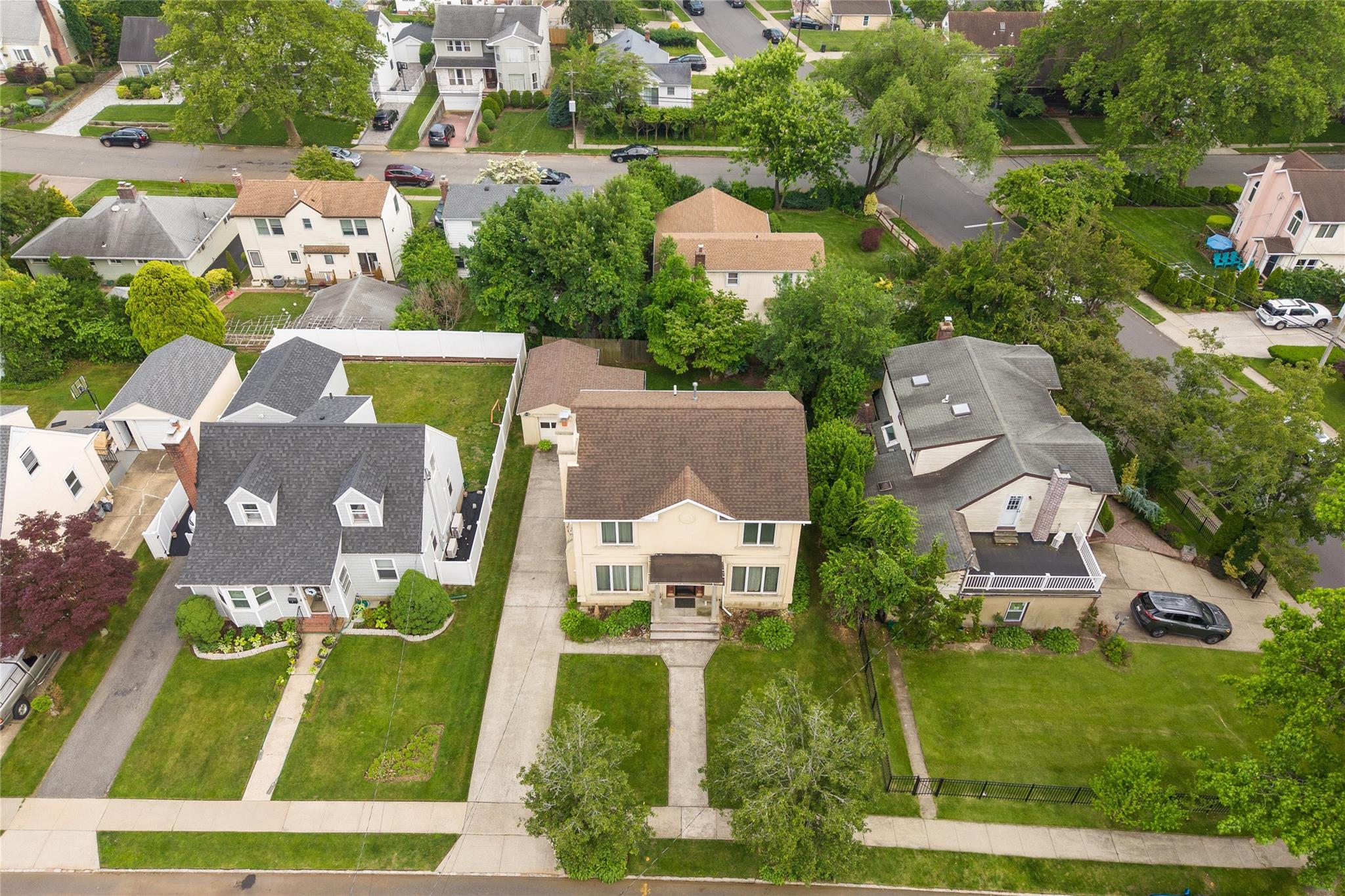 65 Netherwood Drive, Albertson, NY 11507