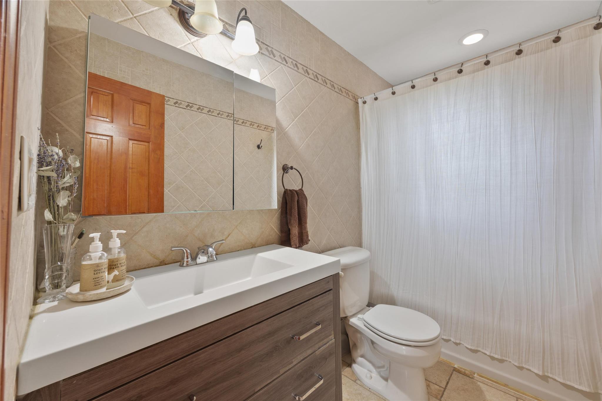 65 Netherwood Drive, Albertson, NY 11507