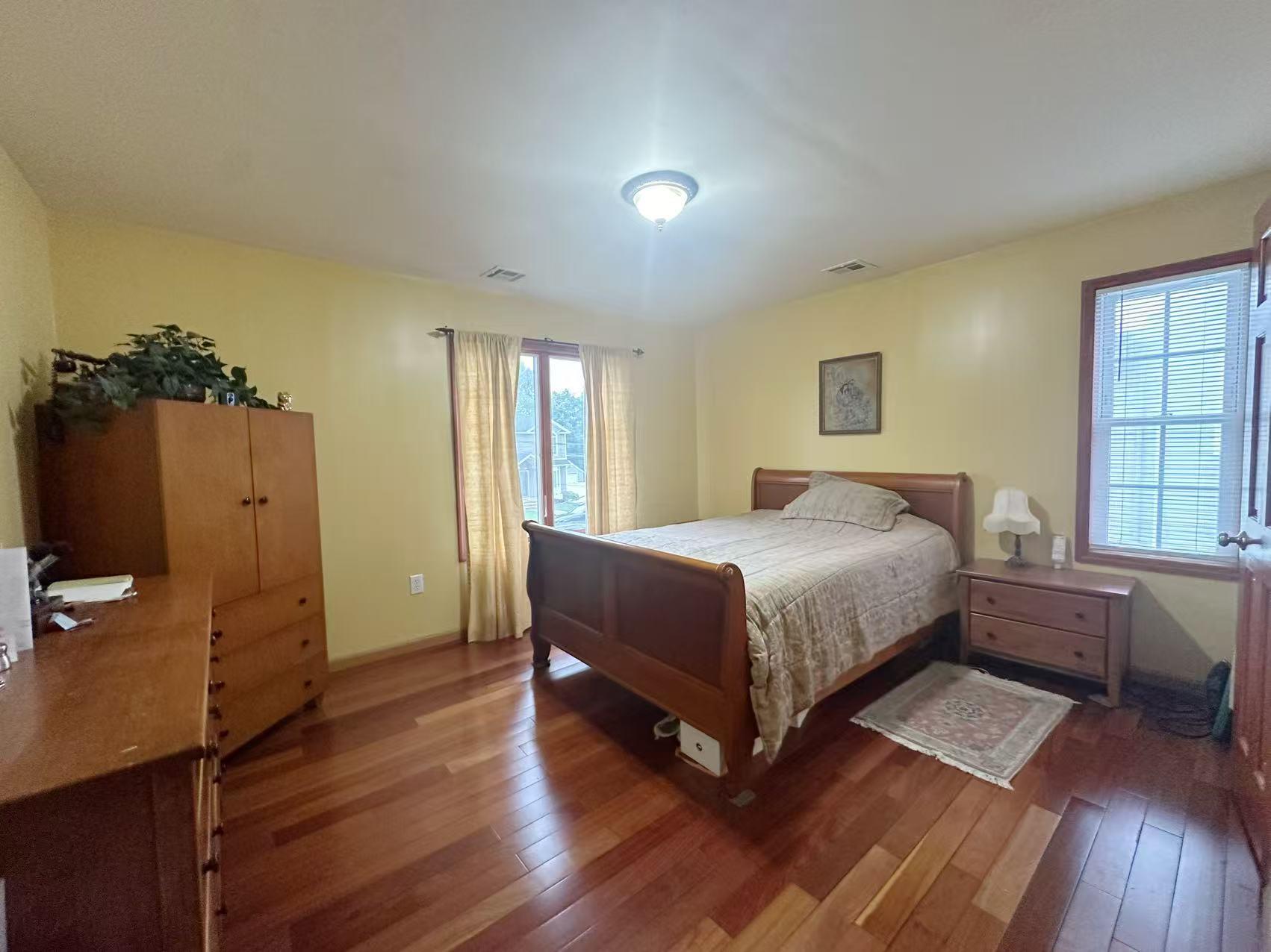 65 Netherwood Drive, Albertson, NY 11507