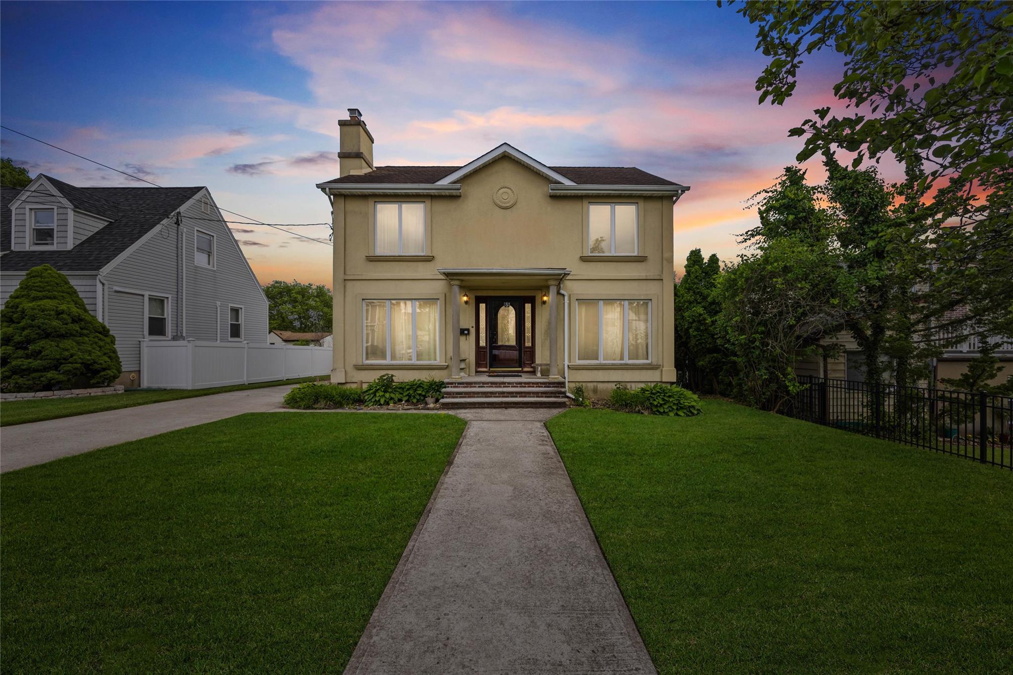 65 Netherwood Drive, Albertson, NY 11507