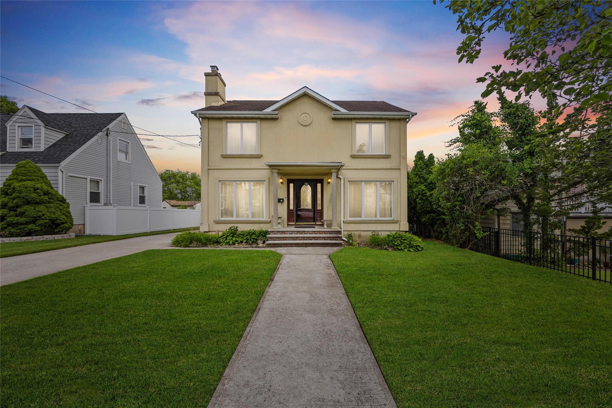 65 Netherwood Drive, Albertson, NY 11507