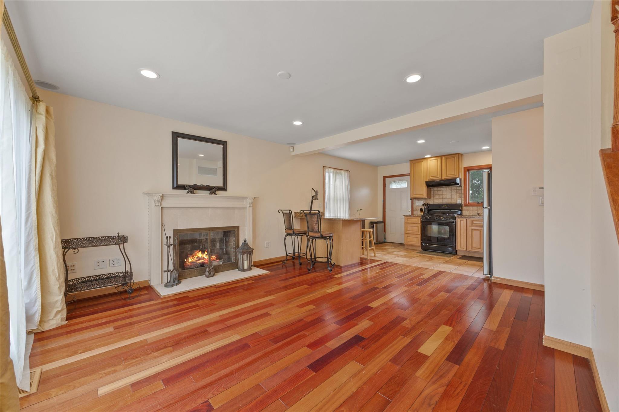 65 Netherwood Drive, Albertson, NY 11507