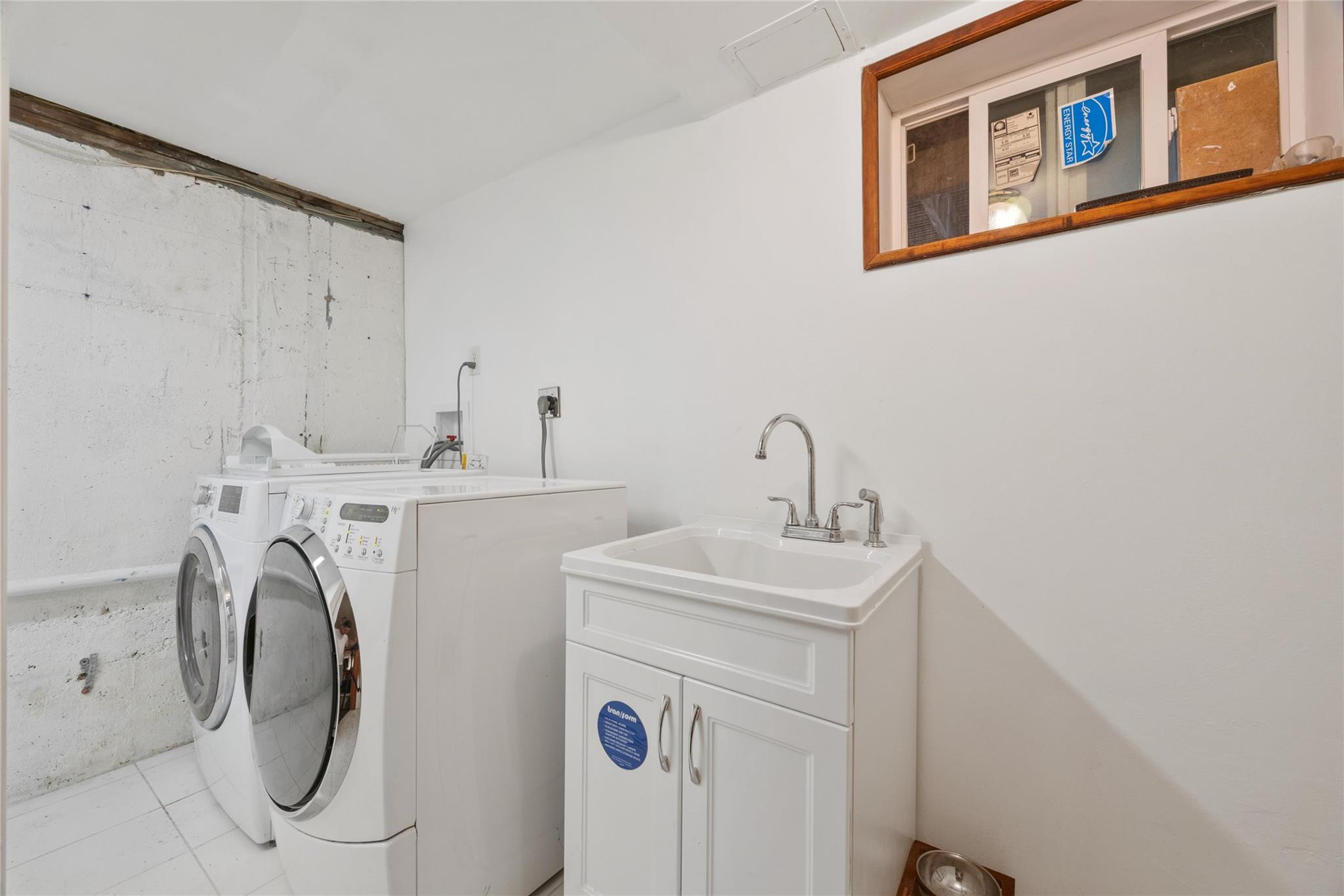 65 Netherwood Drive, Albertson, NY 11507