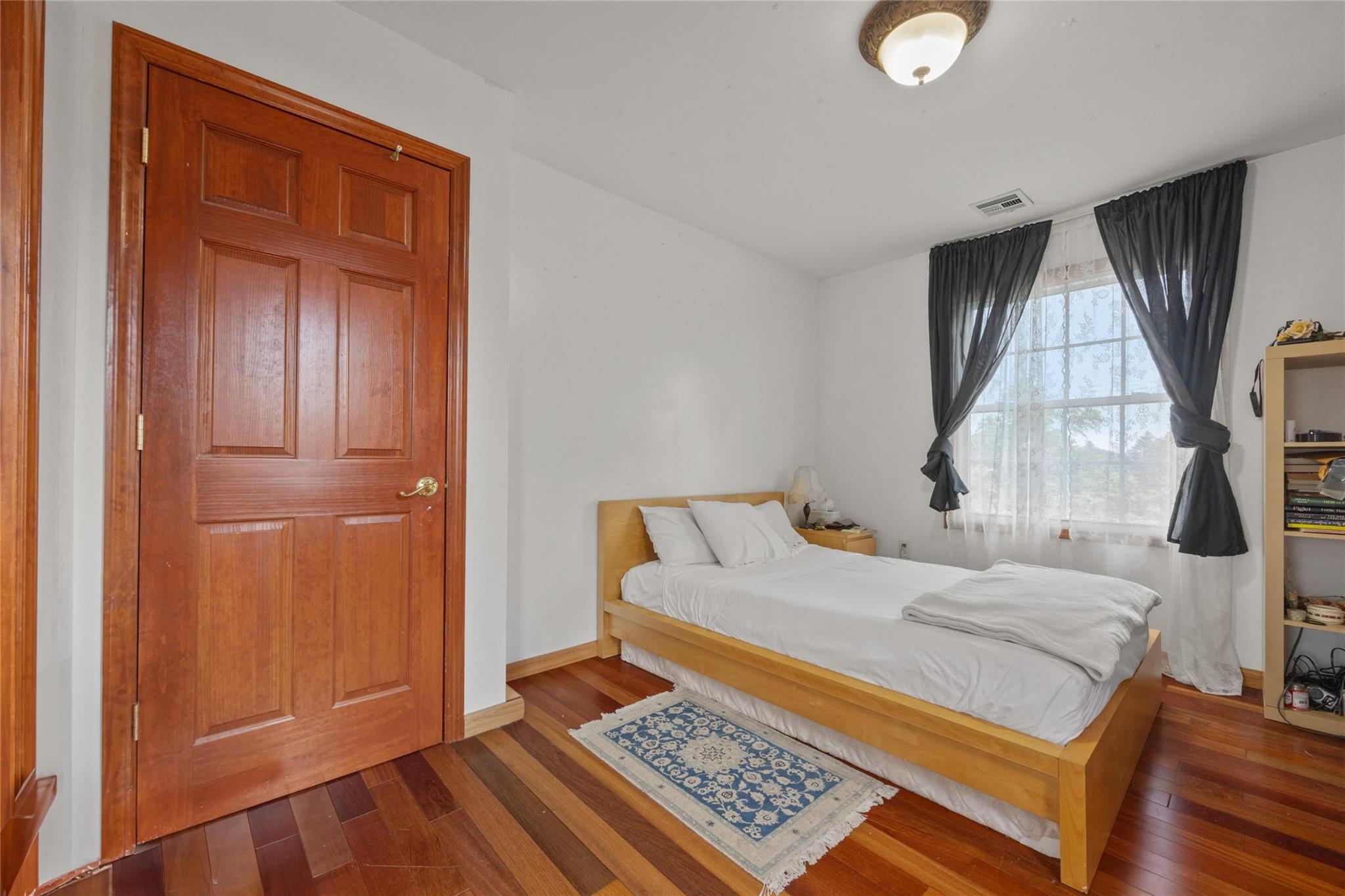 65 Netherwood Drive, Albertson, NY 11507