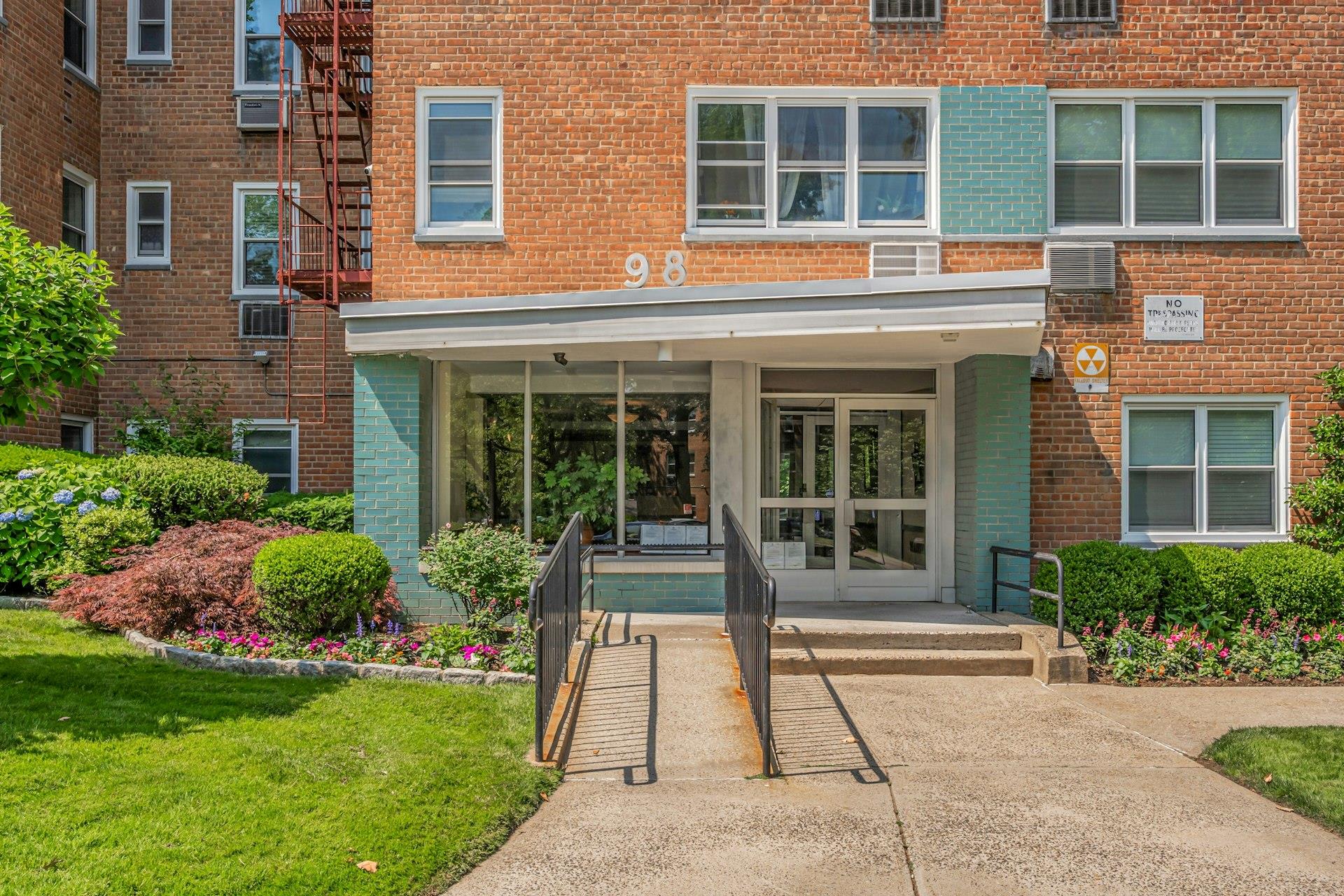 98 DeHaven Drive # 1F, Yonkers, NY 10703