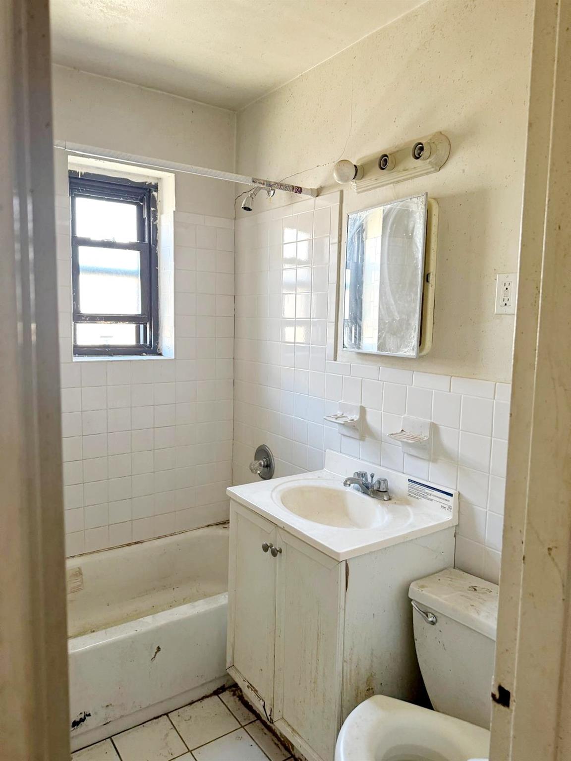 83-83 118 Street # 6L, Kew Gardens, NY 11415